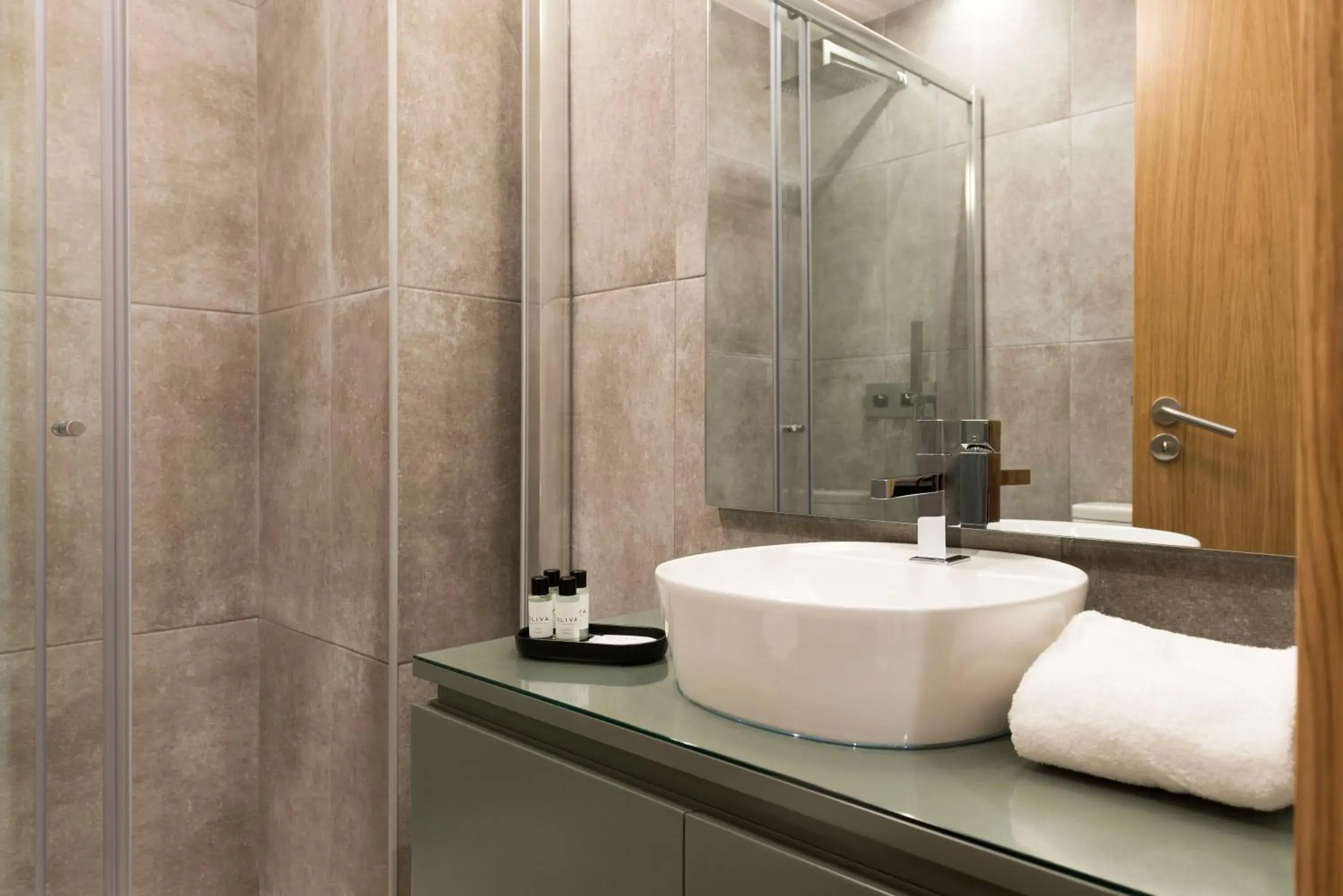 Quadruple Room with Private Bathroom in Oliva Welcoming Apartments Quadruple Room with Private Bathroom in Oliva Welcoming Apartments