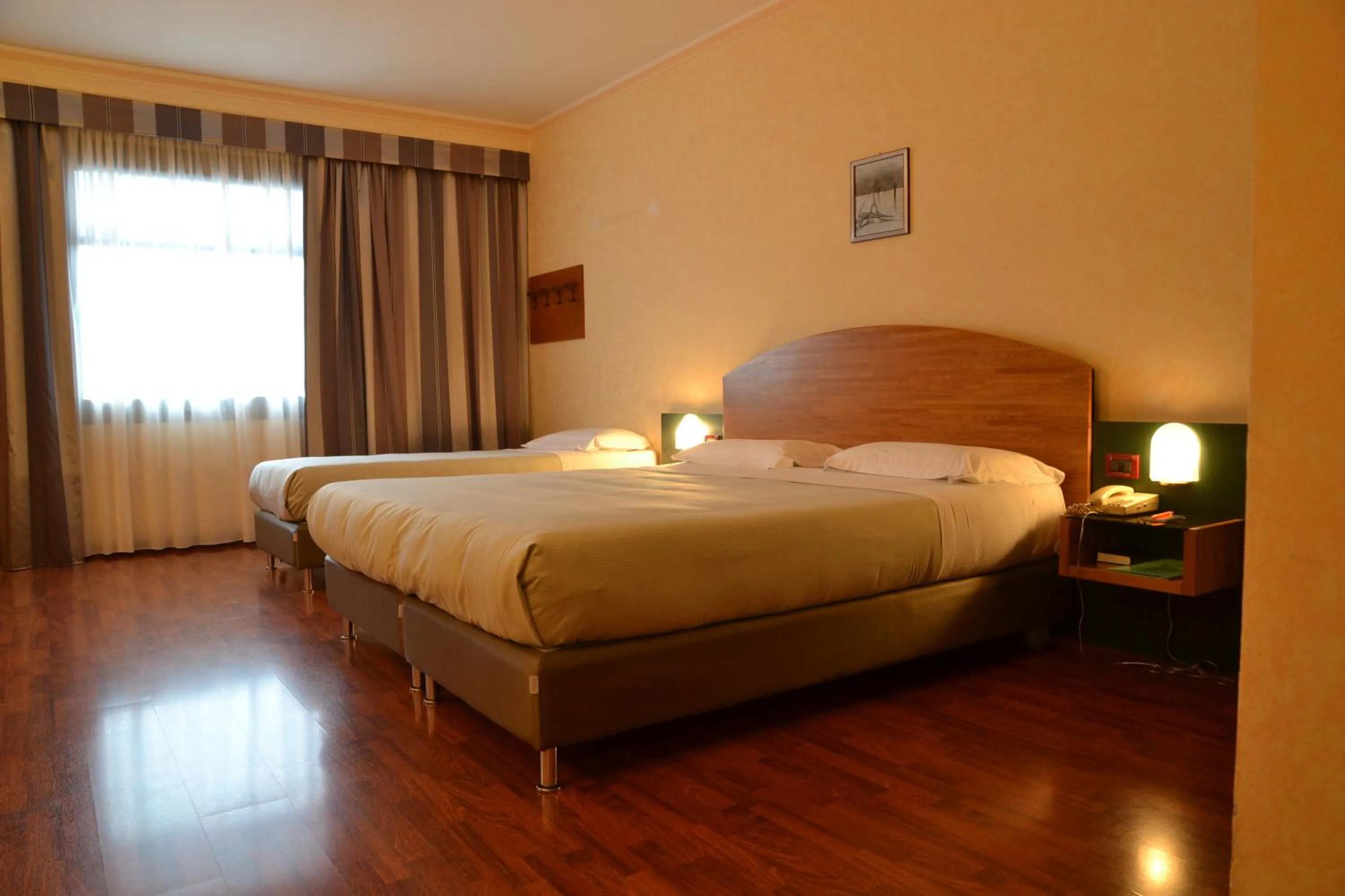 Photo of the whole room, Bed in Sun Hotel