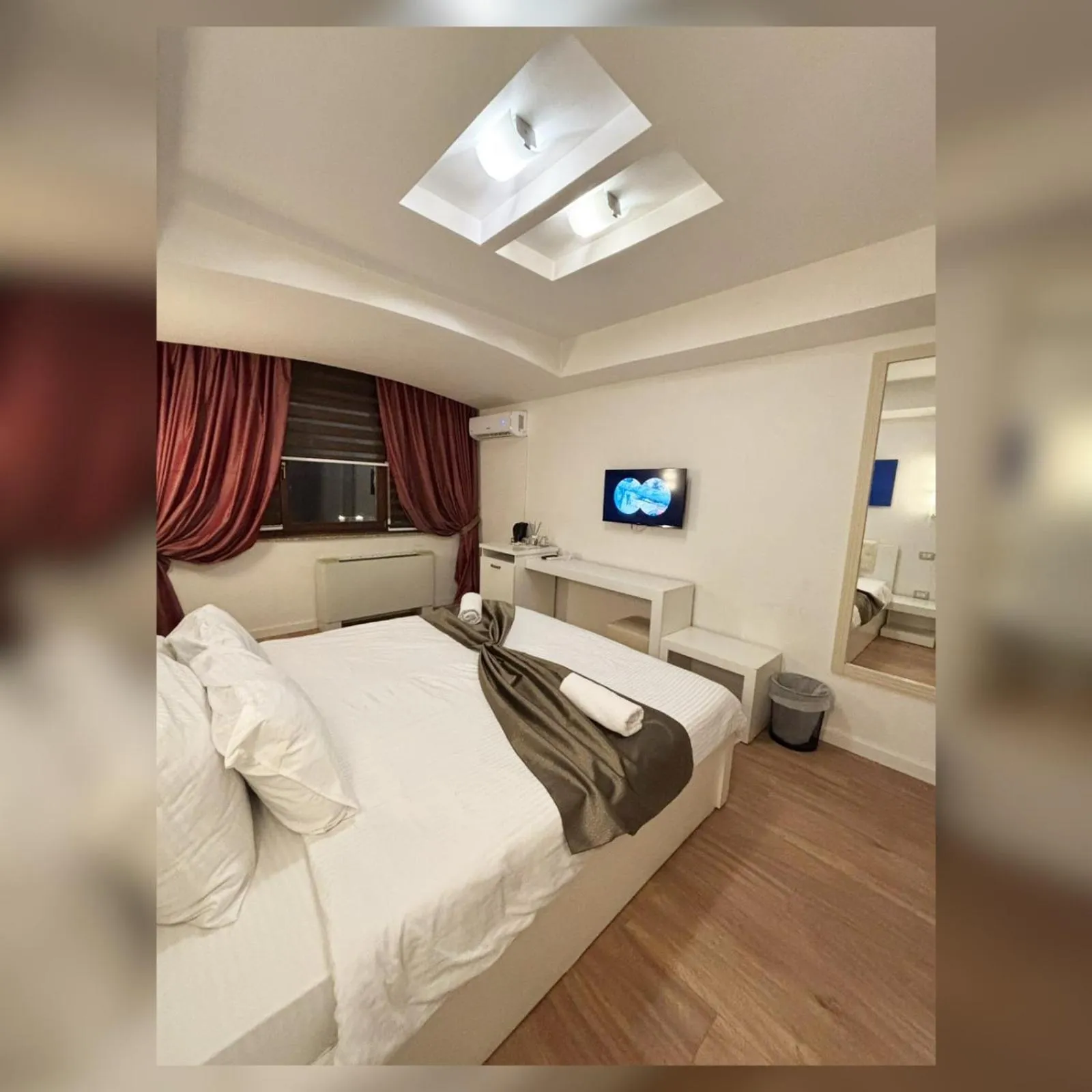 TV and multimedia, Bed in Theranda Hotel