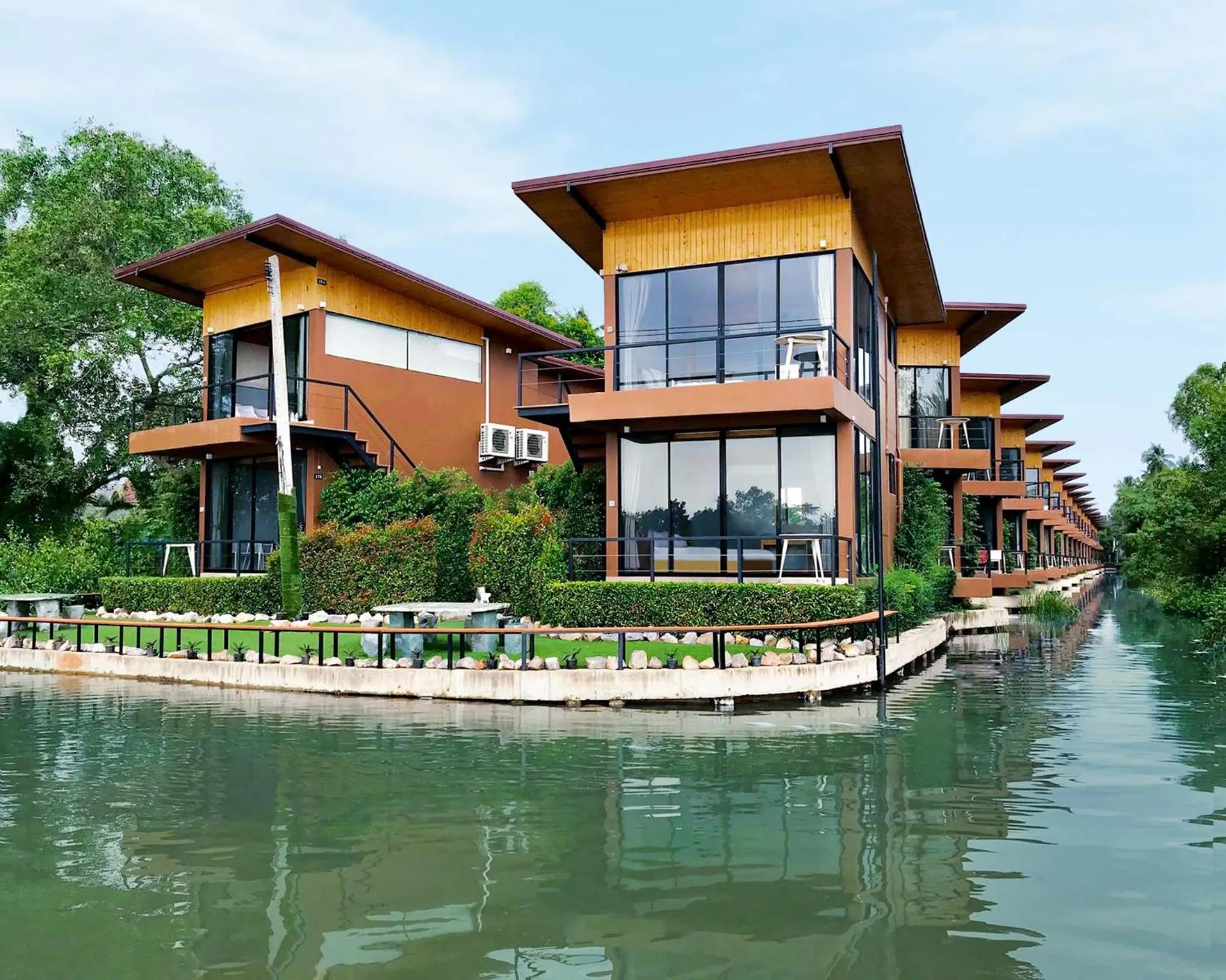 Property building in The Grace Amphawa