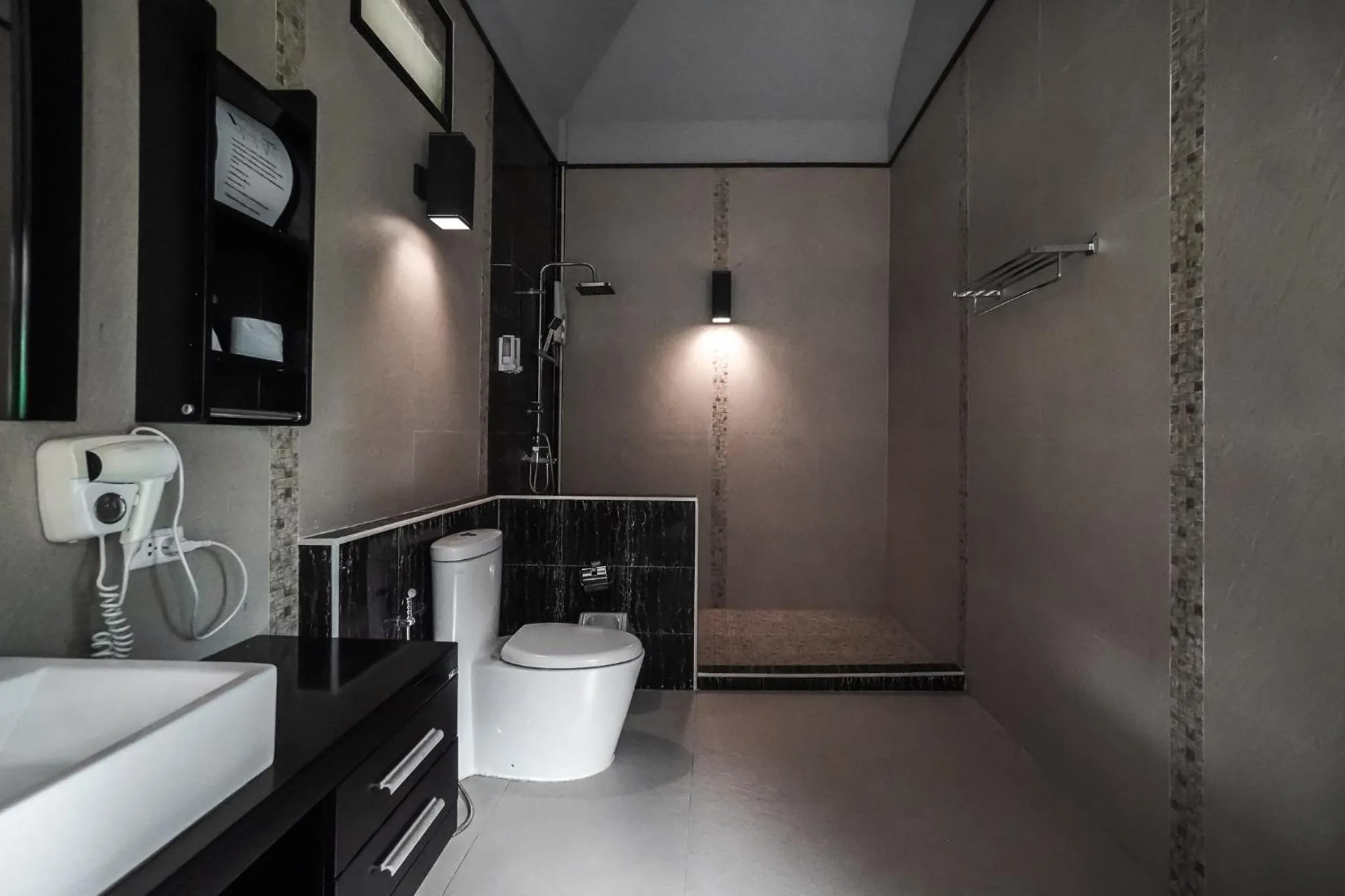 Shower in The Grace Amphawa