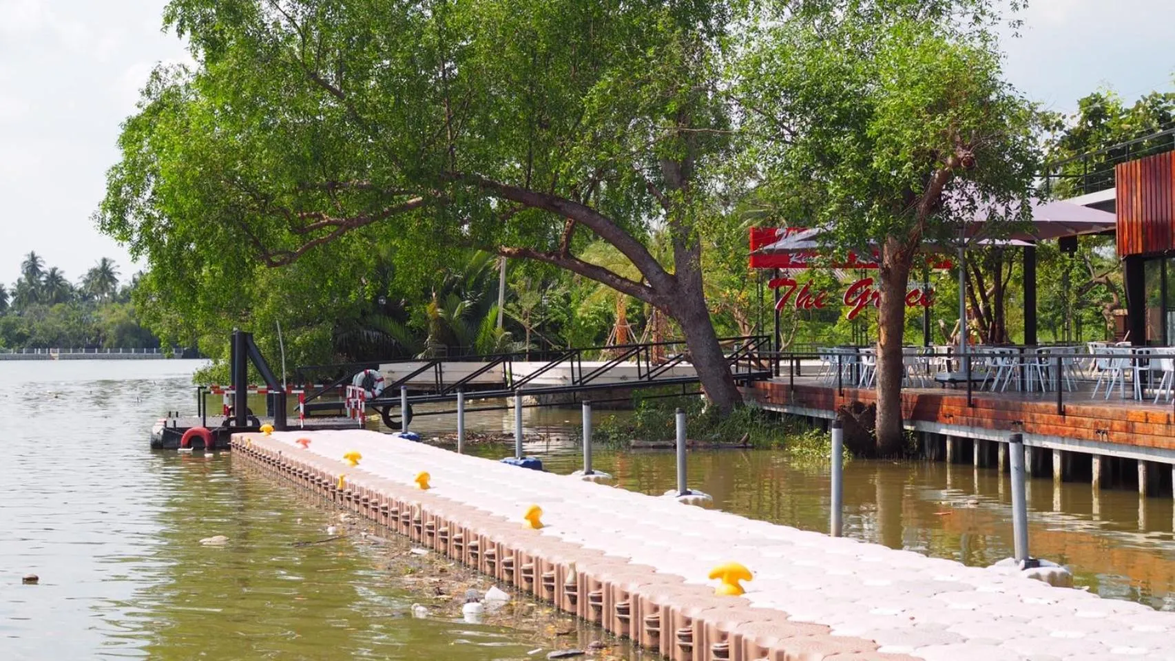 River view in The Grace Amphawa