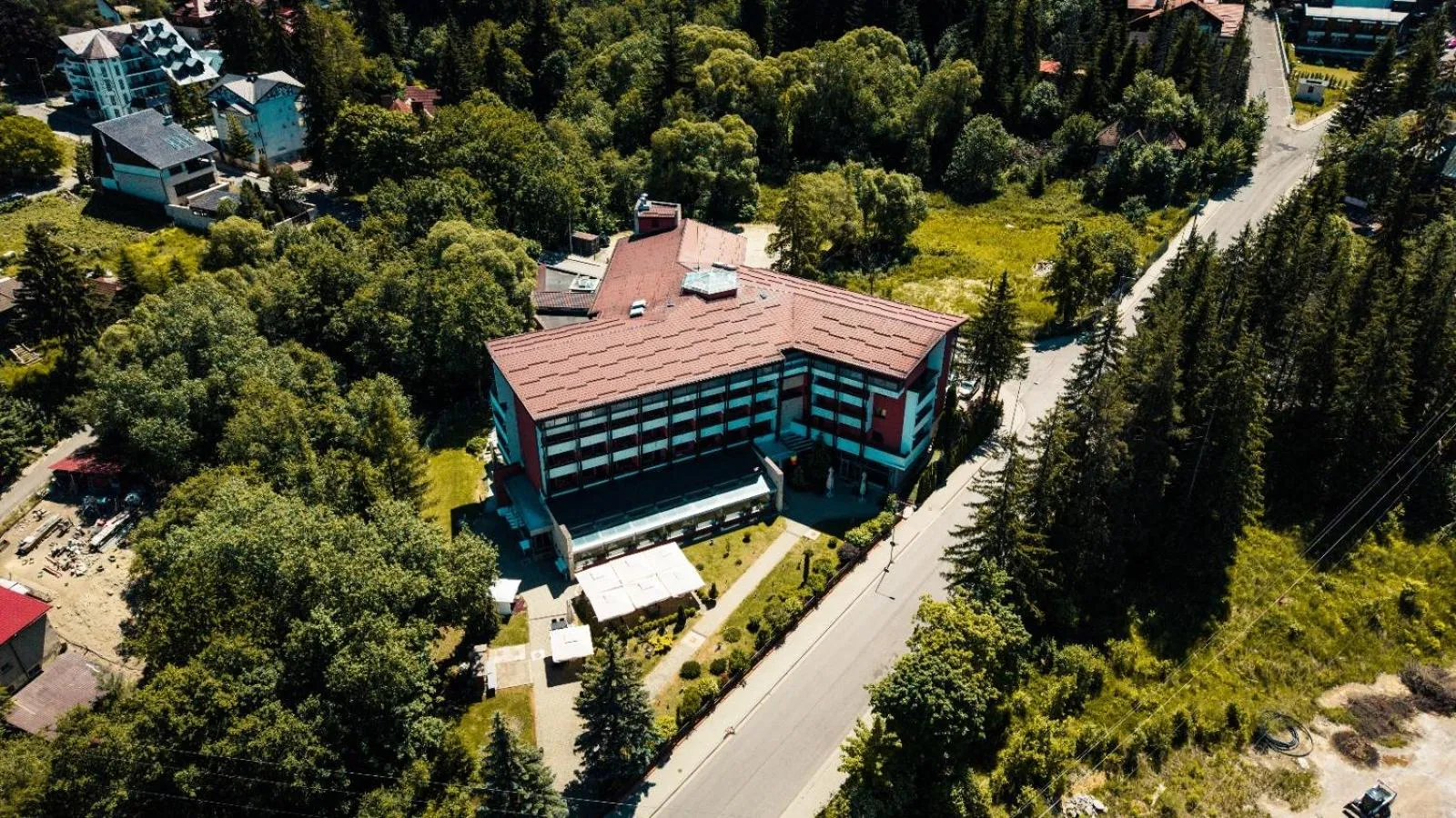Property building in Hotel Carpați