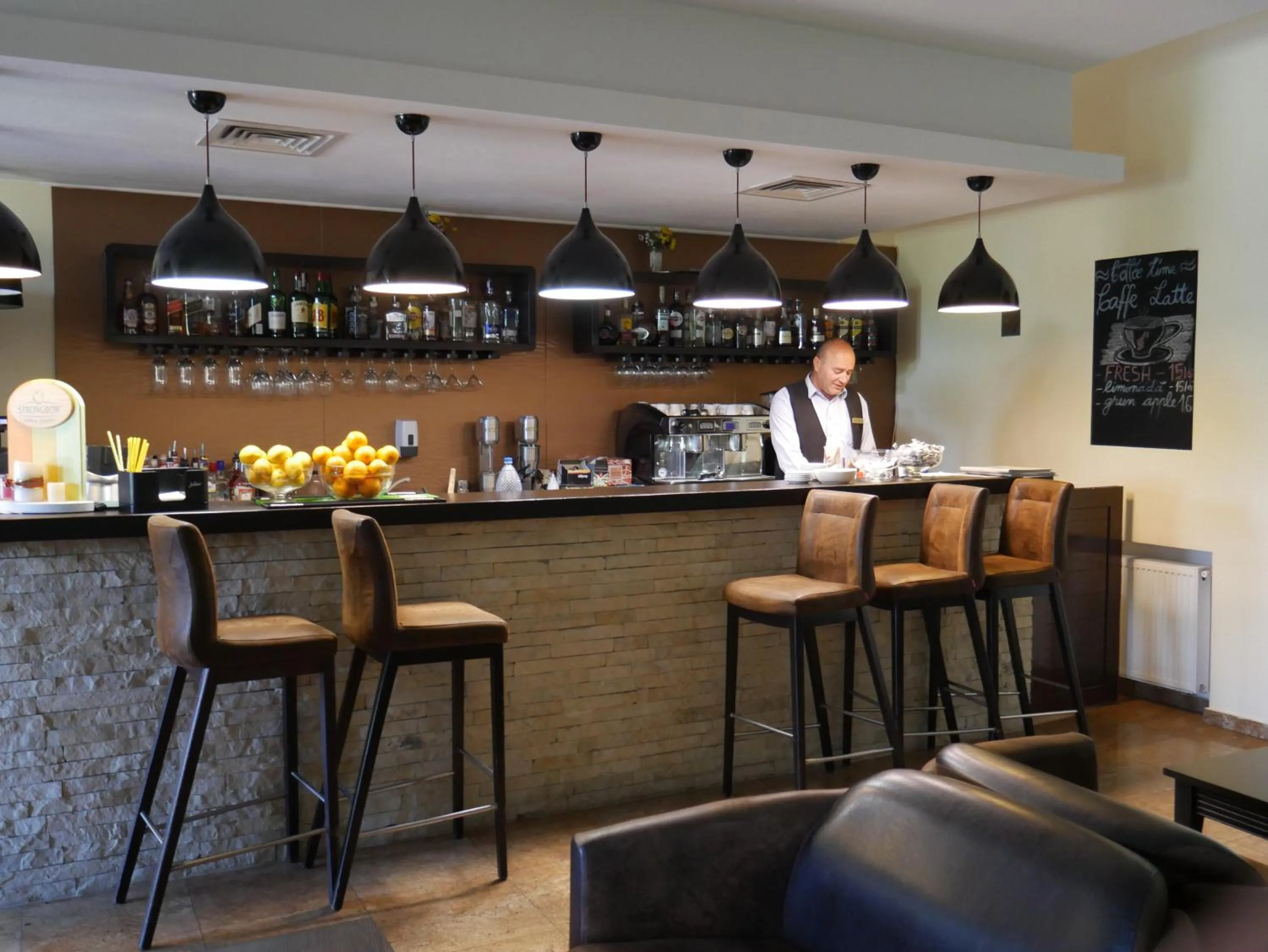 Lounge or bar in Hotel Carpați