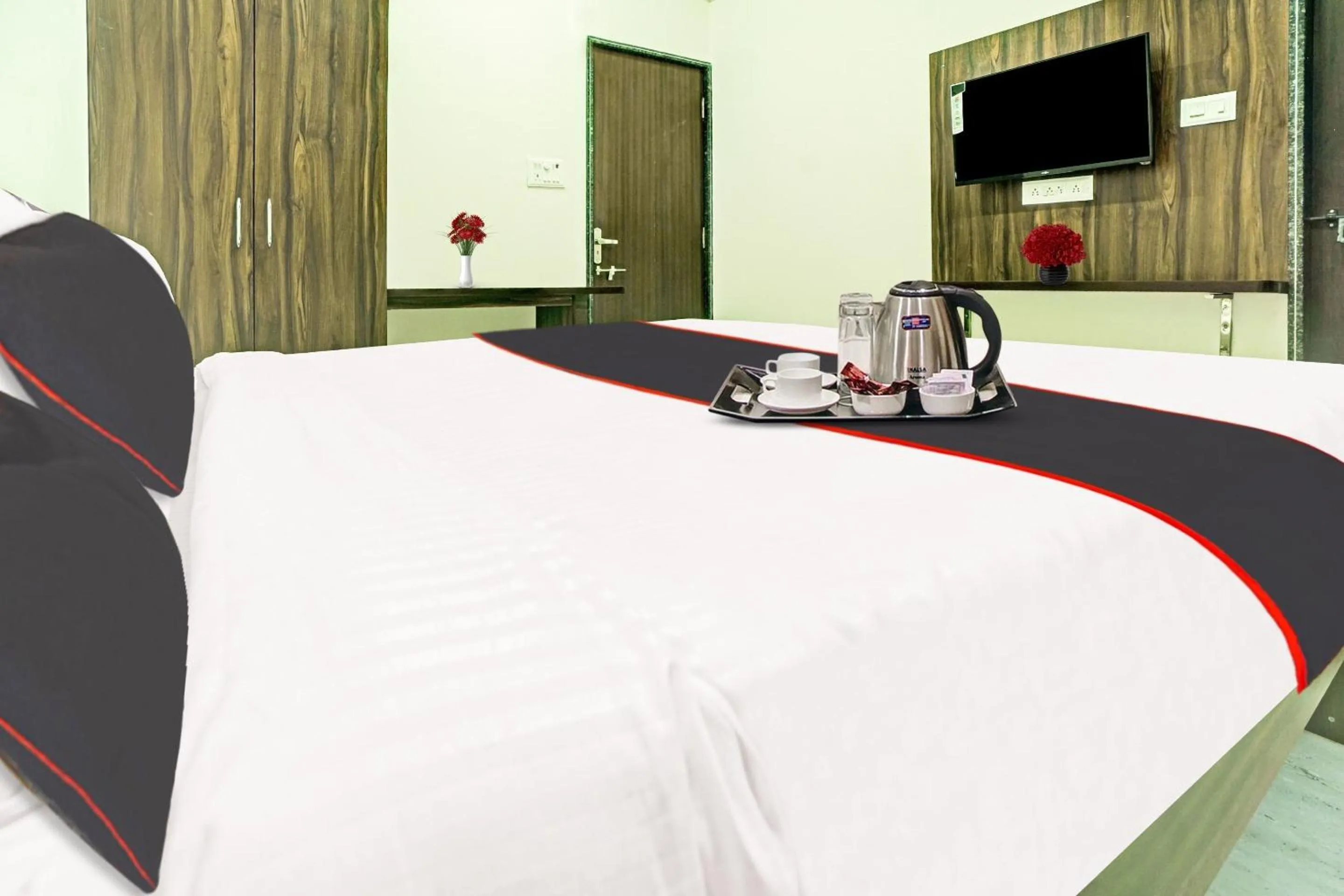 Bedroom, Bed in FabHotel SSG