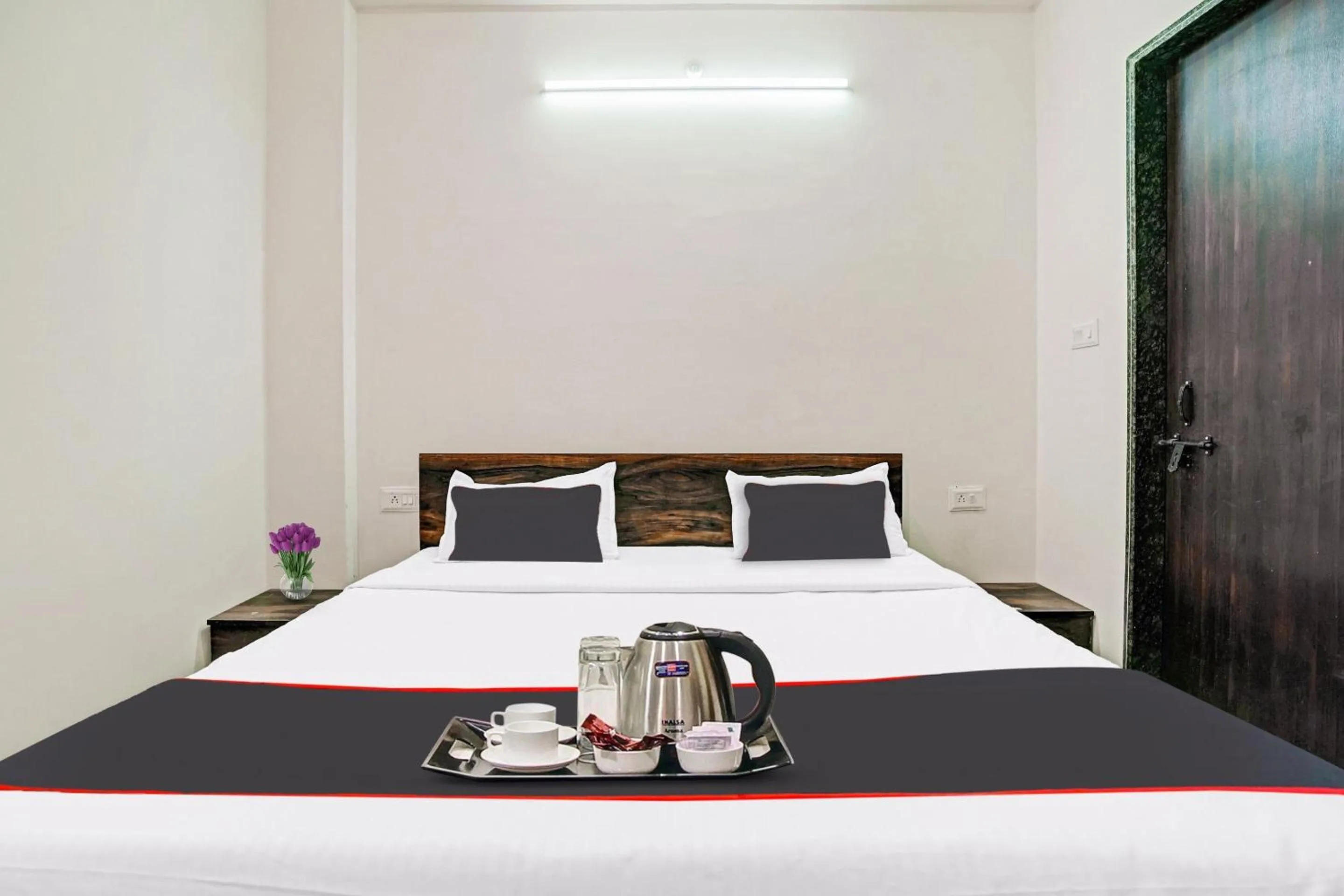 Bedroom, Bed in FabHotel SSG