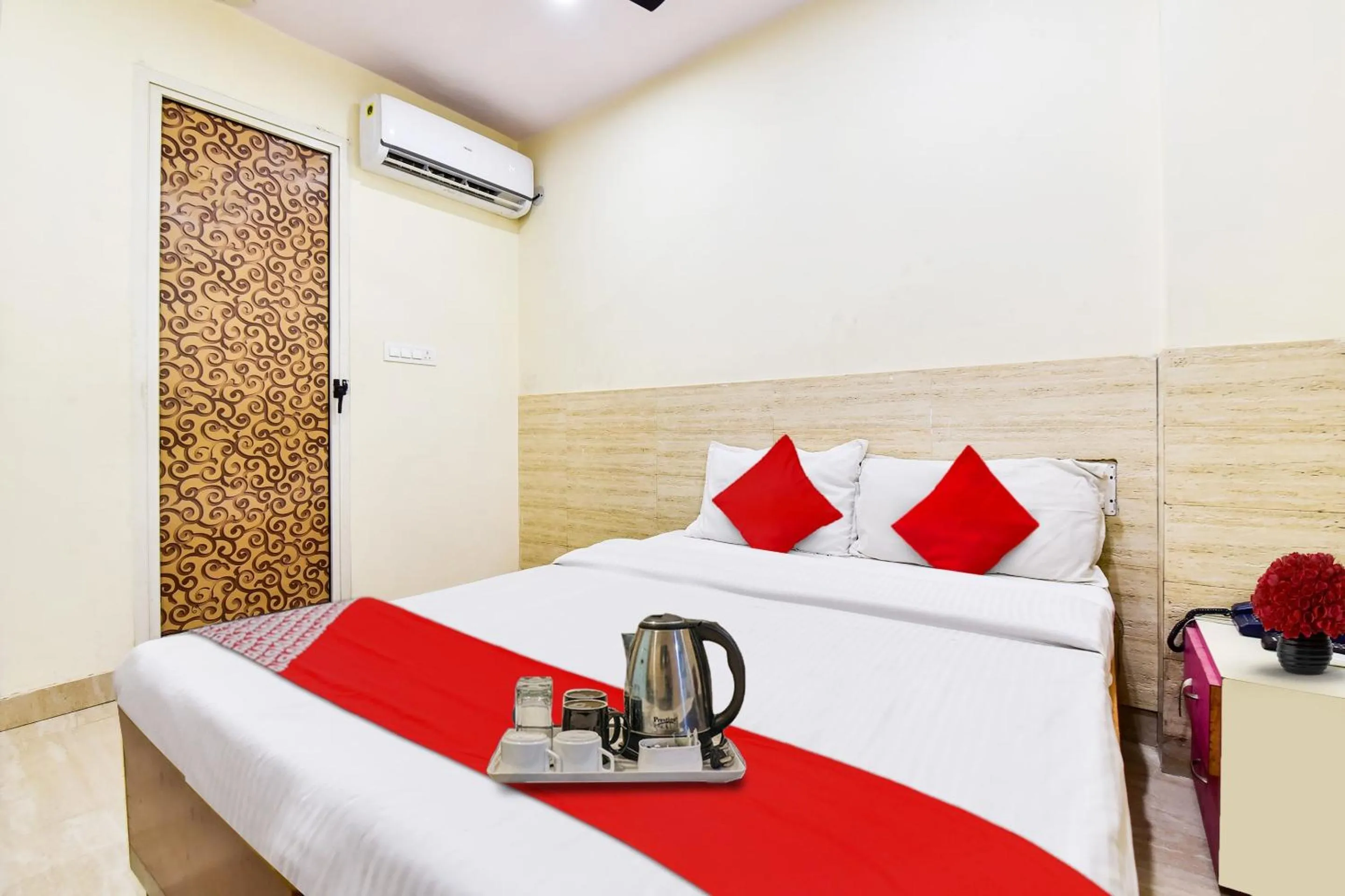Bedroom, Bed in Super Hotel O Tourist Residency