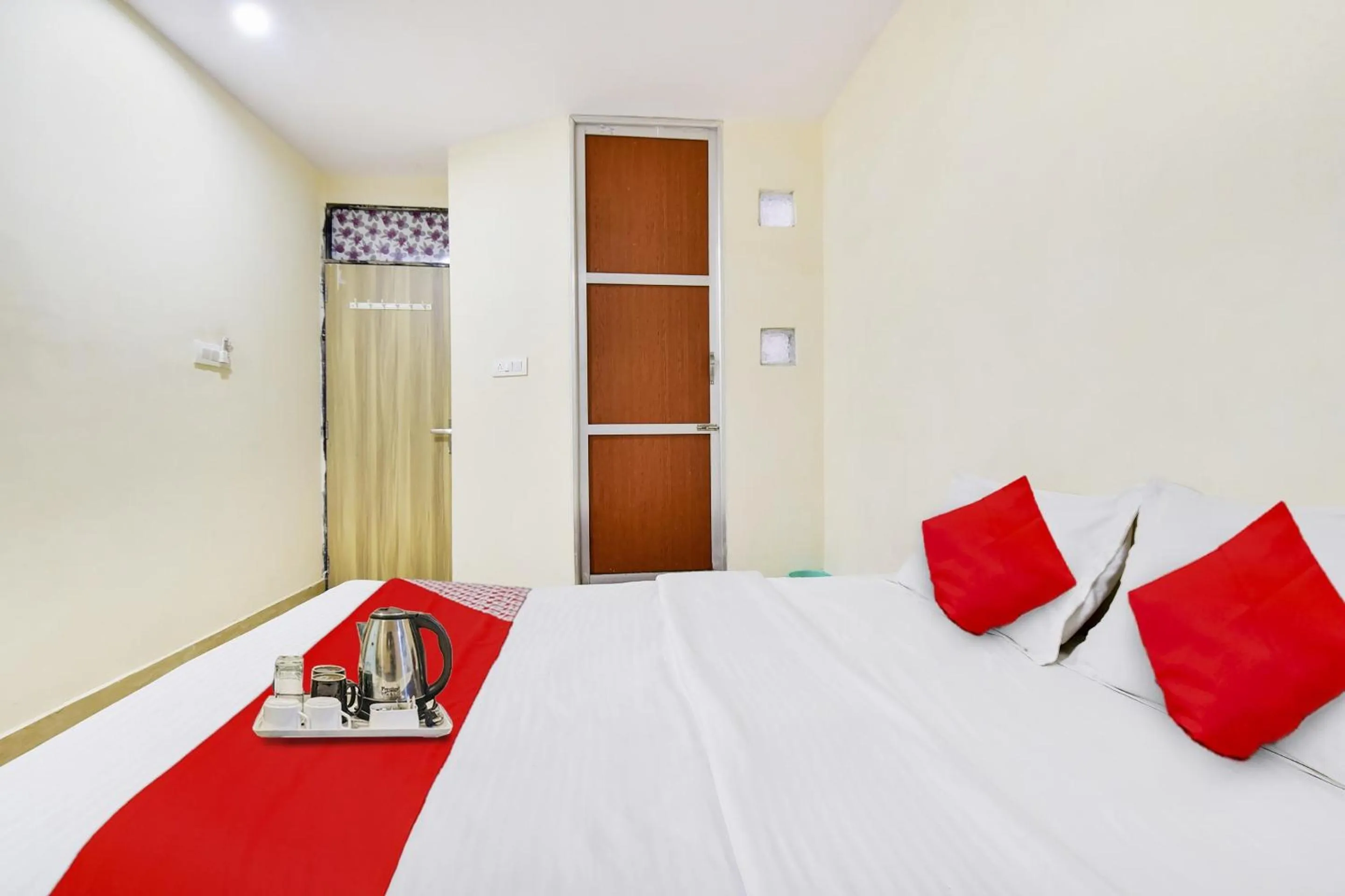 Bedroom, Bed in Super Hotel O Tourist Residency