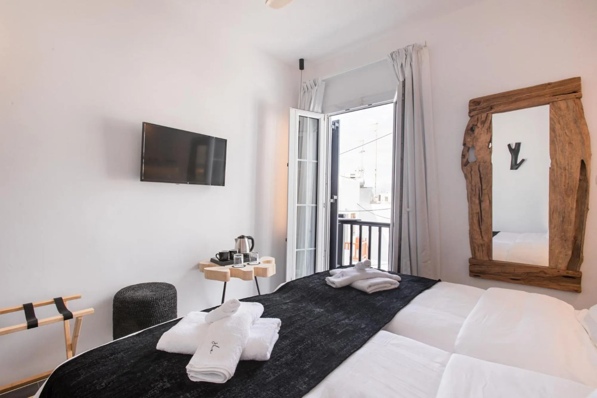 TV and multimedia, Bed in She Mykonos - Luxury Apartments
