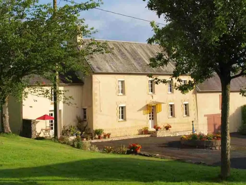 Property building in Mis Harand