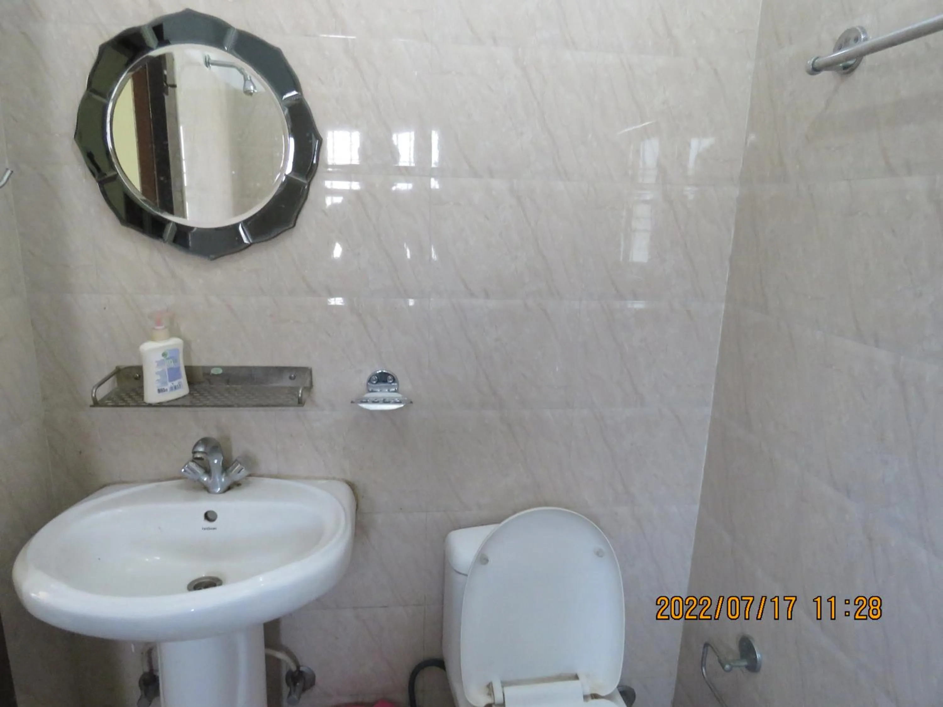 Bathroom in Hidden Leaf Bed & Breakfast