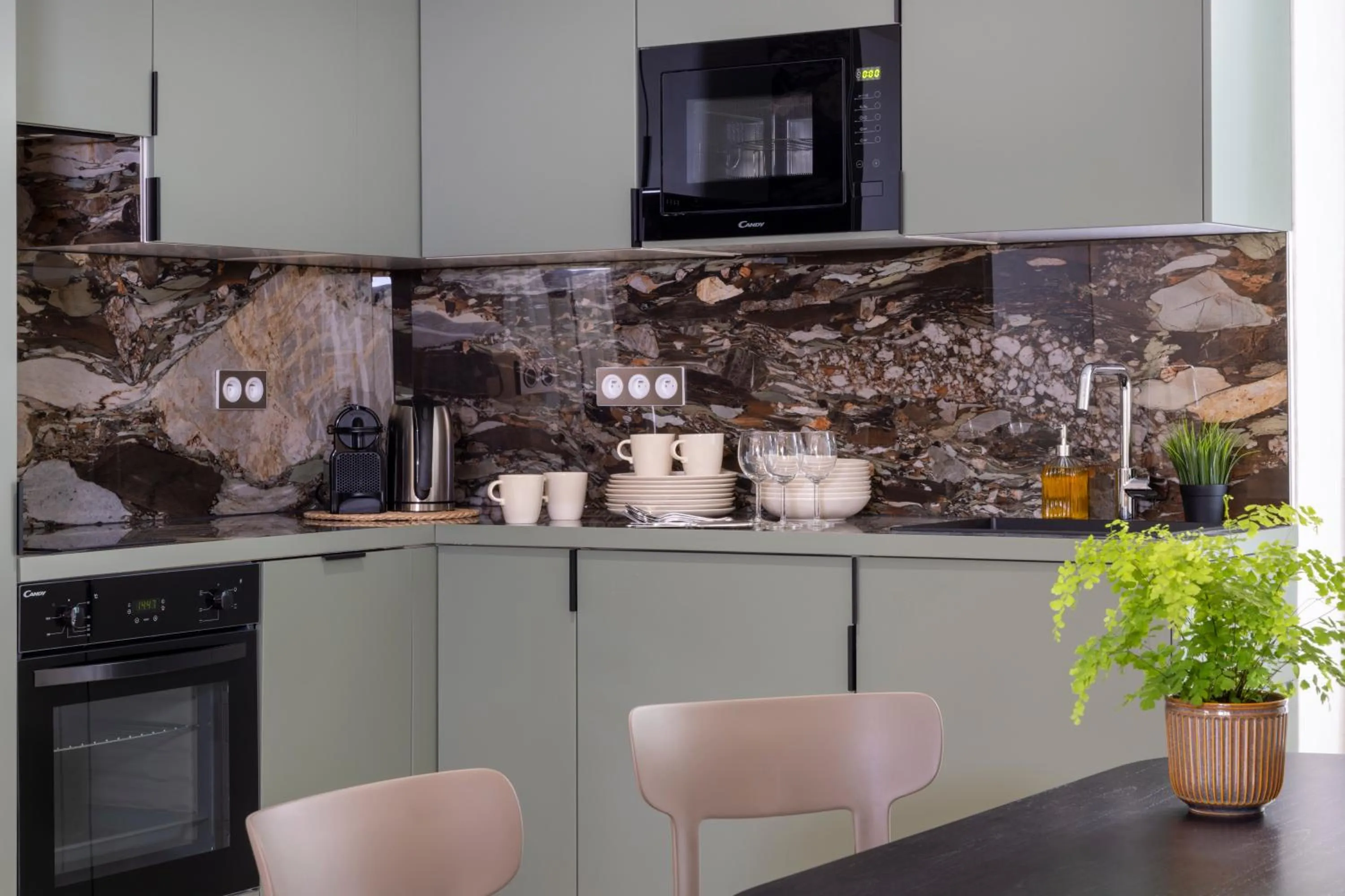 Kitchen or kitchenette in Yuna Saint-Honoré - Serviced Apartments