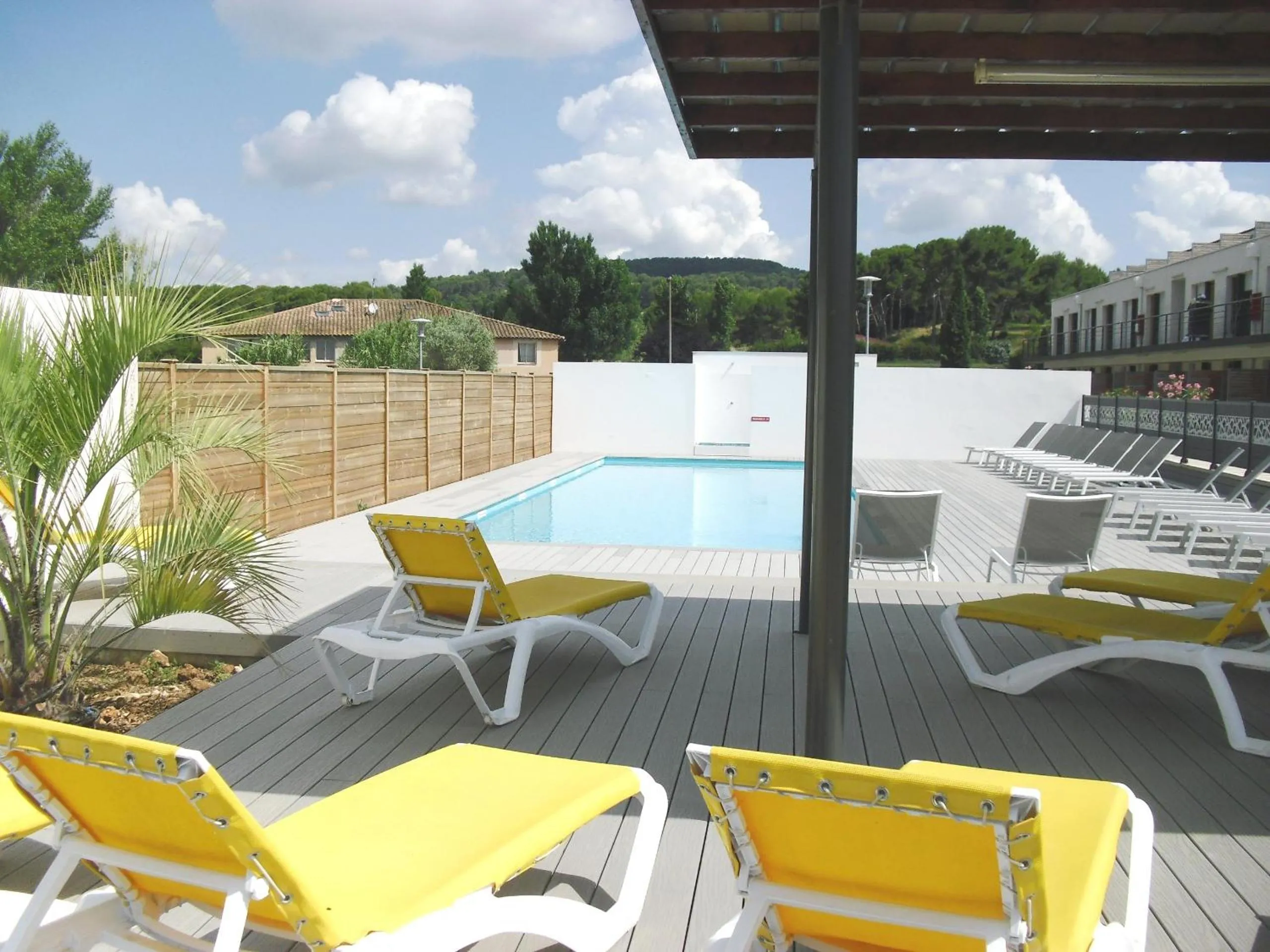 Swimming pool in Studio à Deux Pas d'Aix