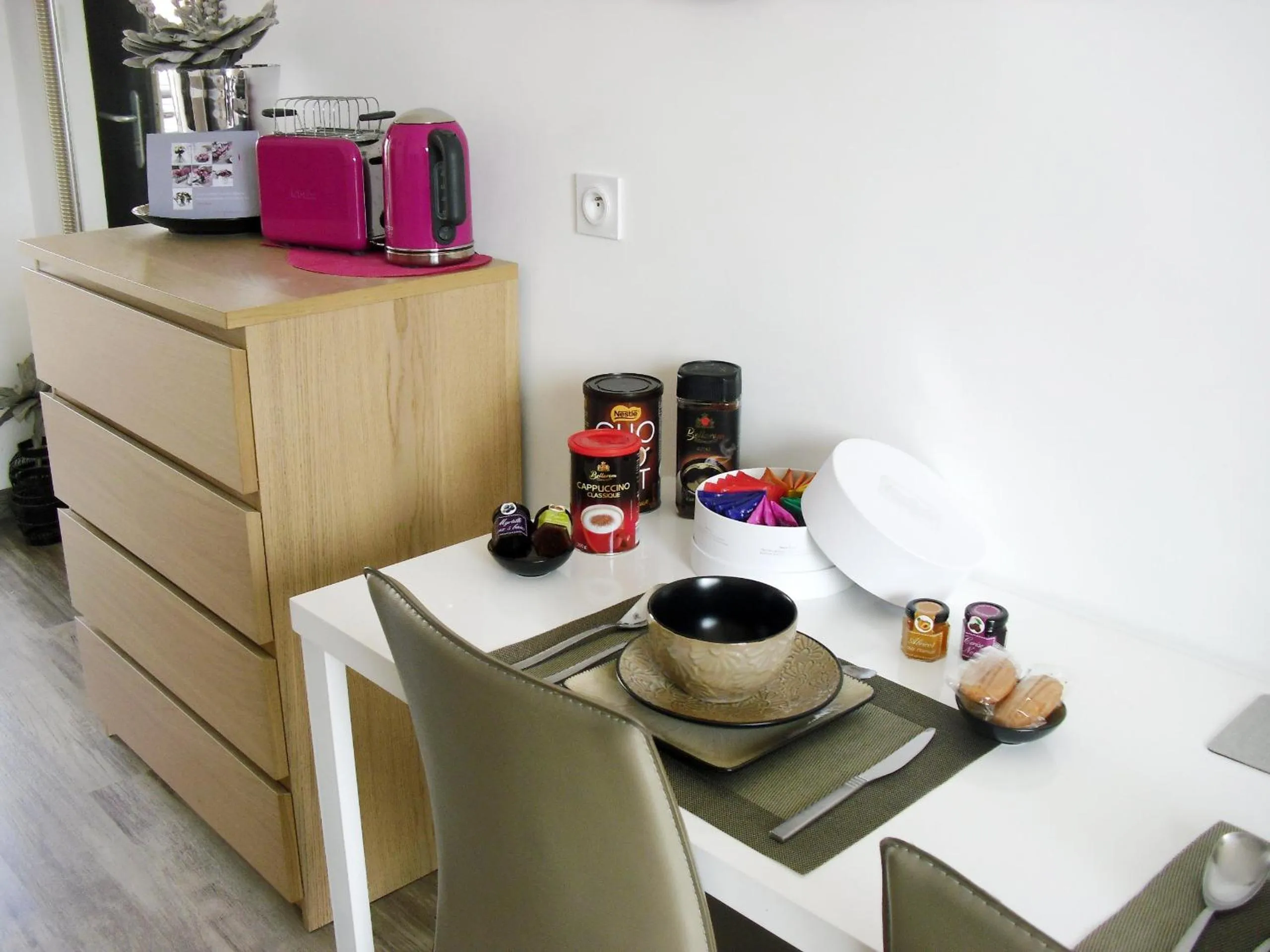 Coffee/tea facilities in Studio à Deux Pas d'Aix