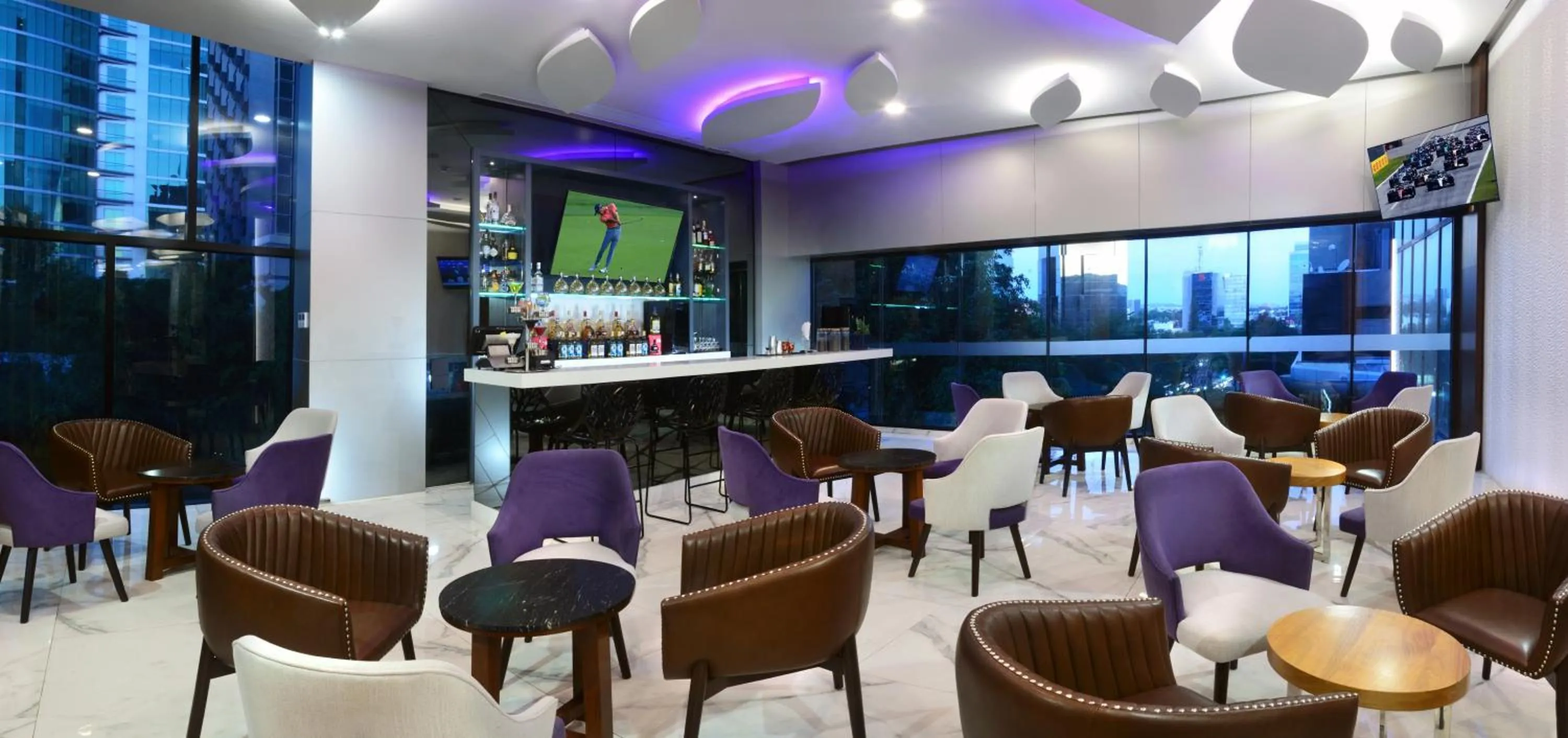 Lounge or bar in Hotel Guadalajara Country Club by HNF