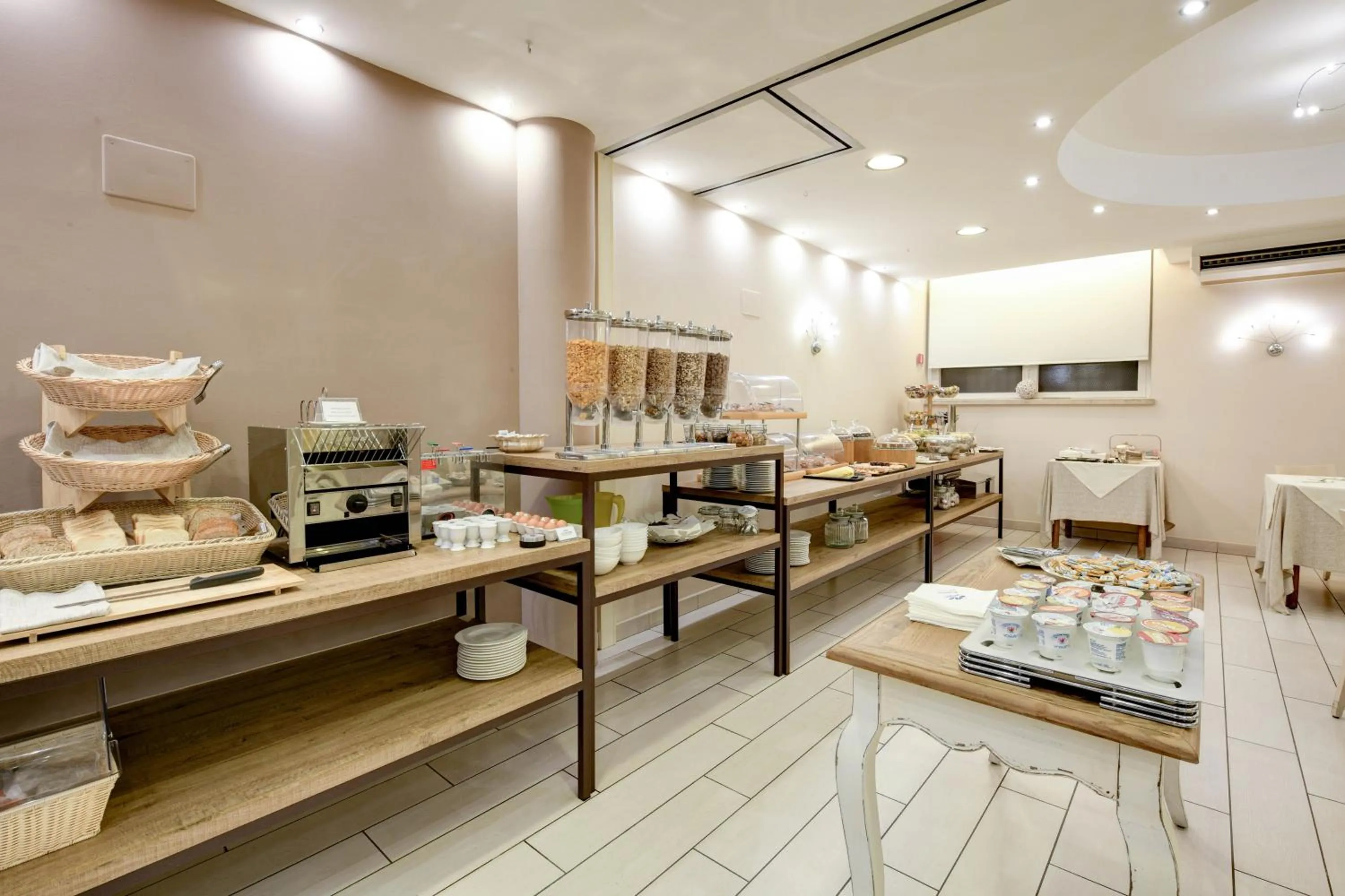 Restaurant/places to eat in Hotel Europa