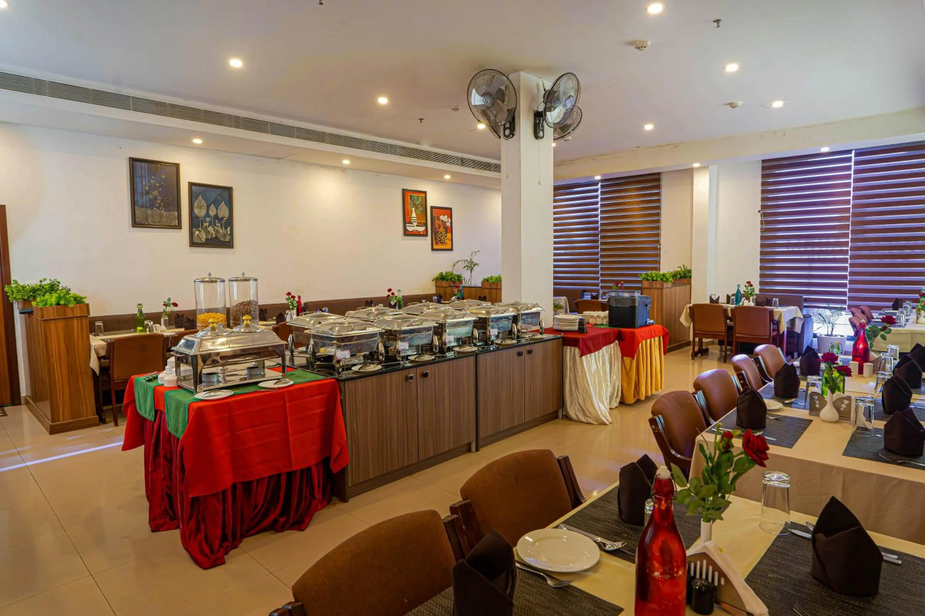 Buffet breakfast in Kumarakom Park Resort