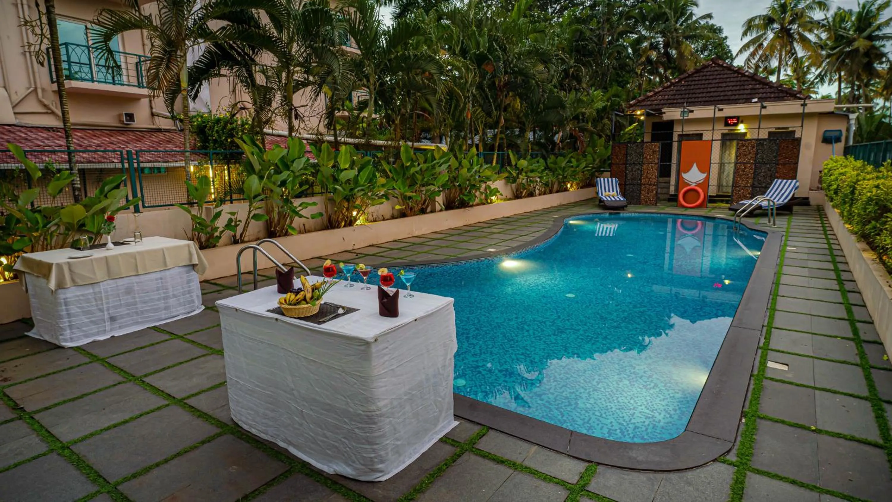 Swimming pool in Kumarakom Park Resort