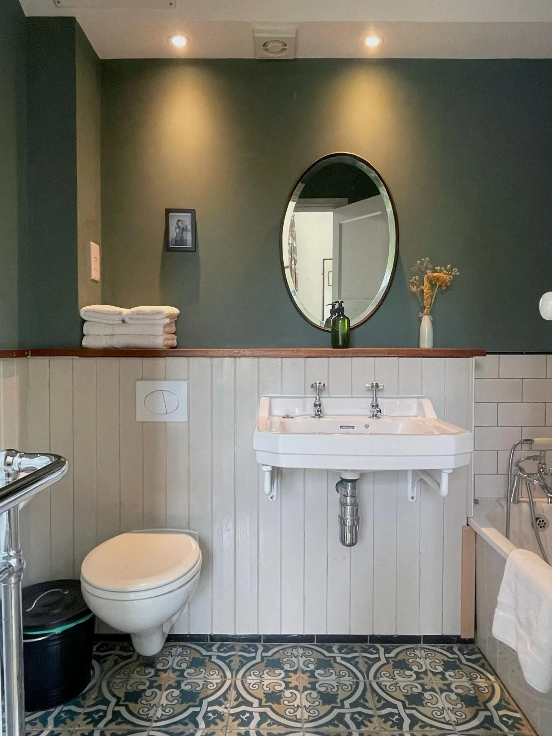 Shower in Starnash Farmhouse Holiday Home