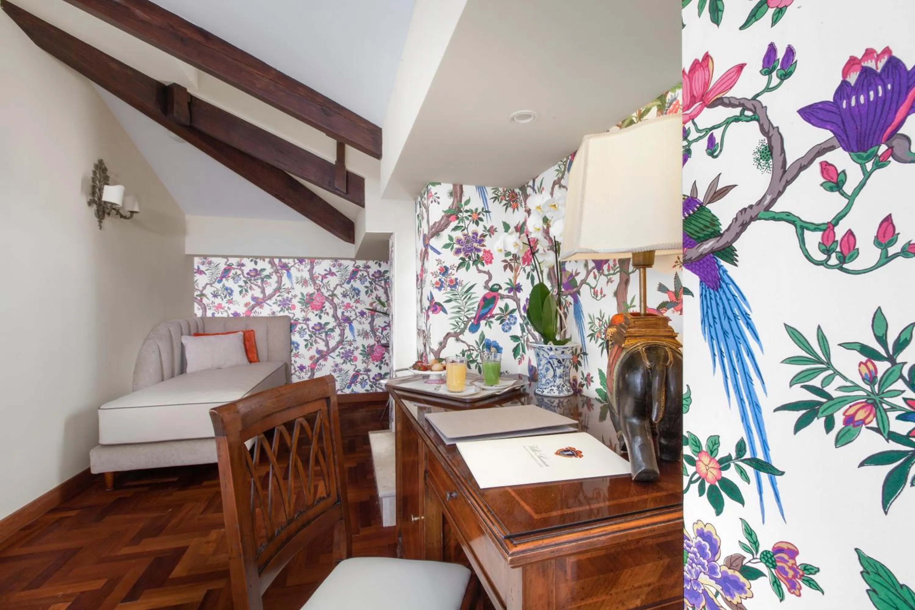 Seating area, Bed in Relais Villa Savarese