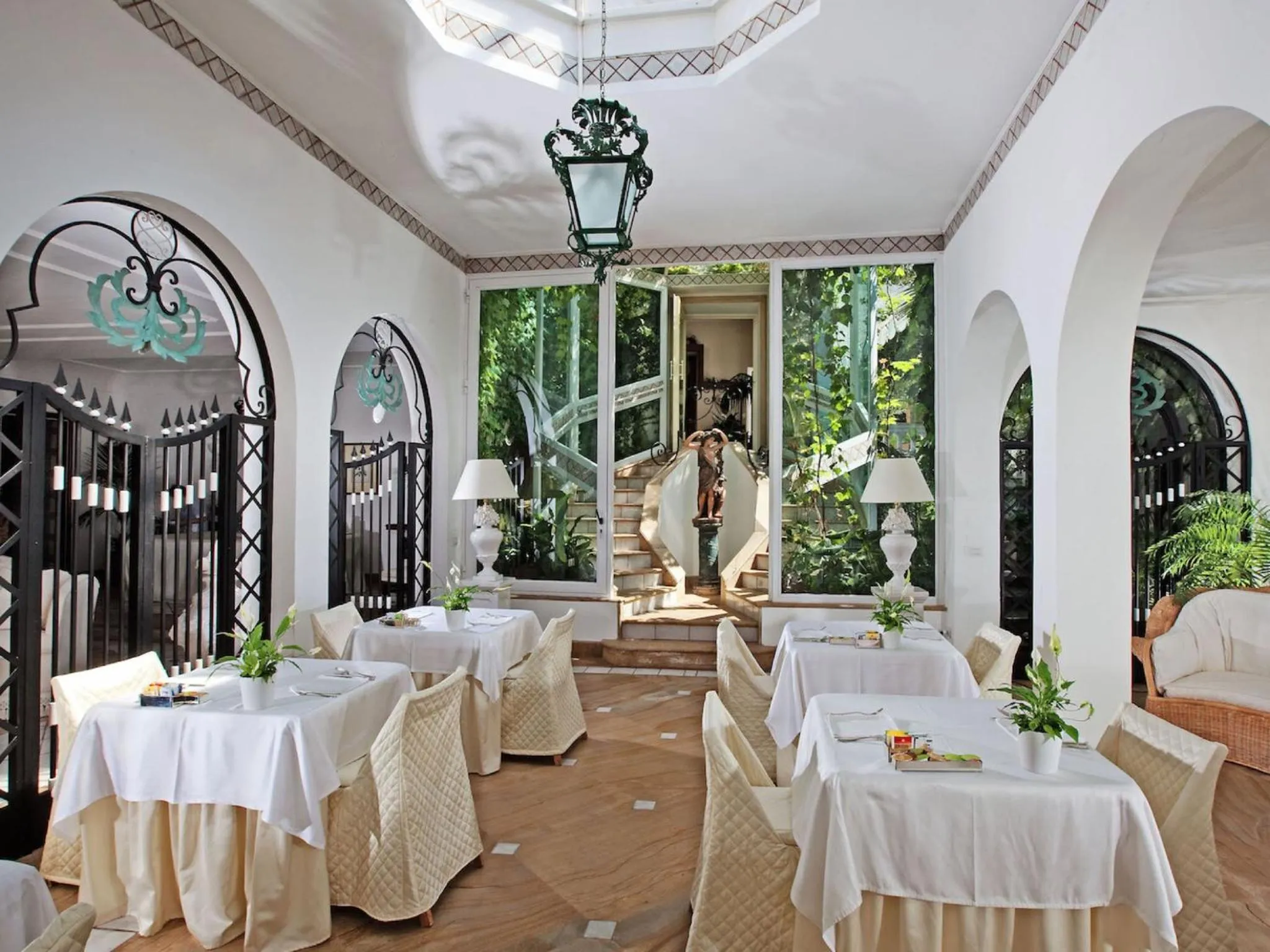 Restaurant/places to eat in Relais Villa Savarese