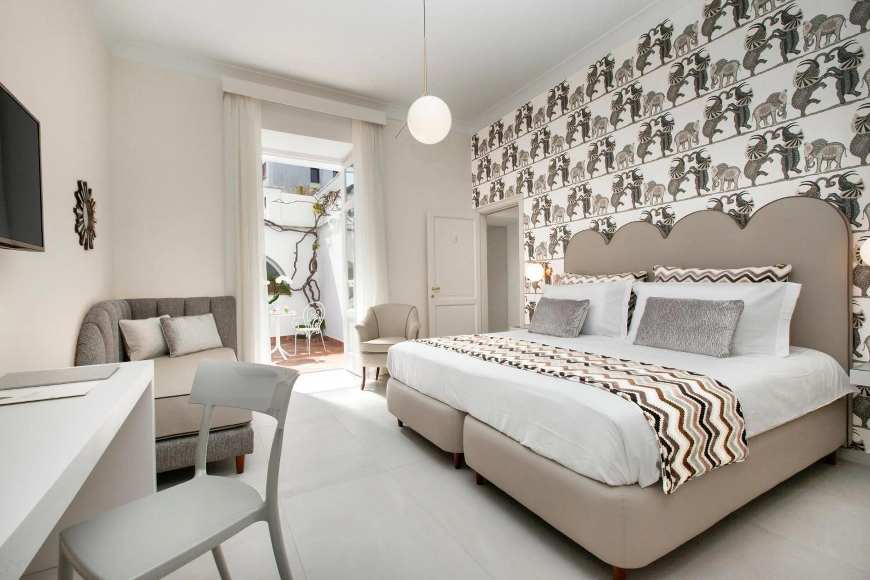 Bed in Relais Villa Savarese