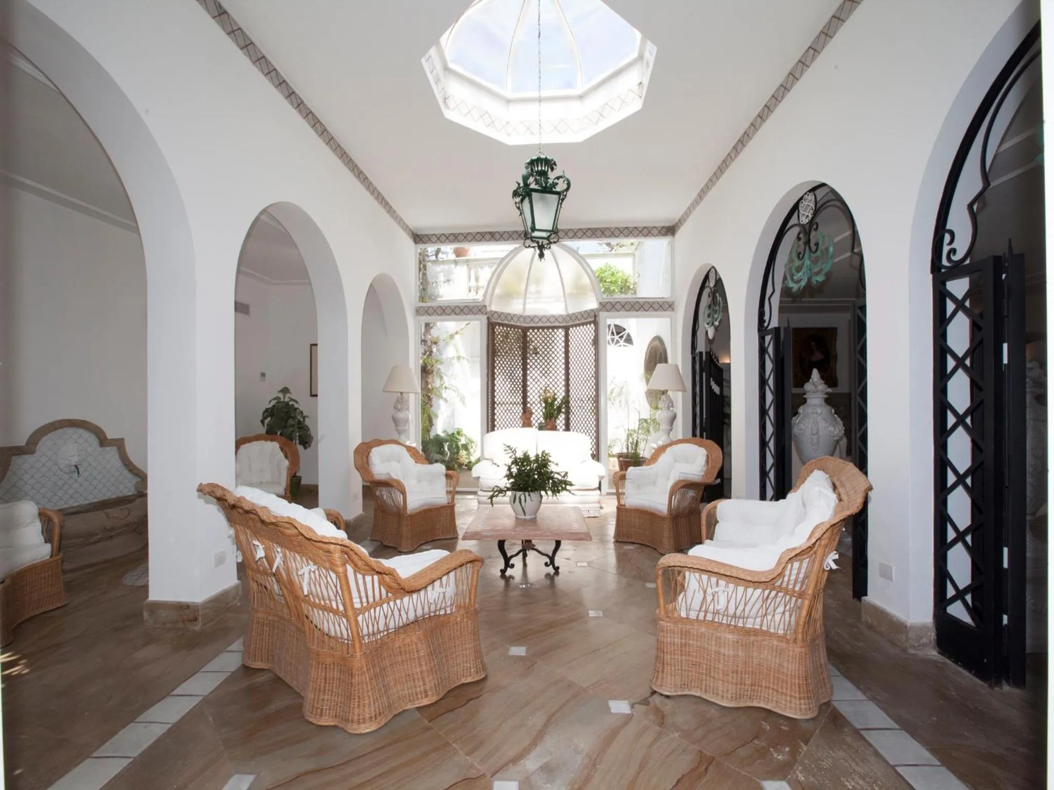 Lounge or bar in Relais Villa Savarese