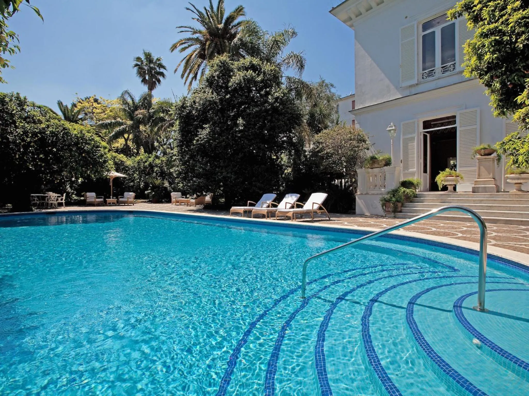 Swimming pool in Relais Villa Savarese
