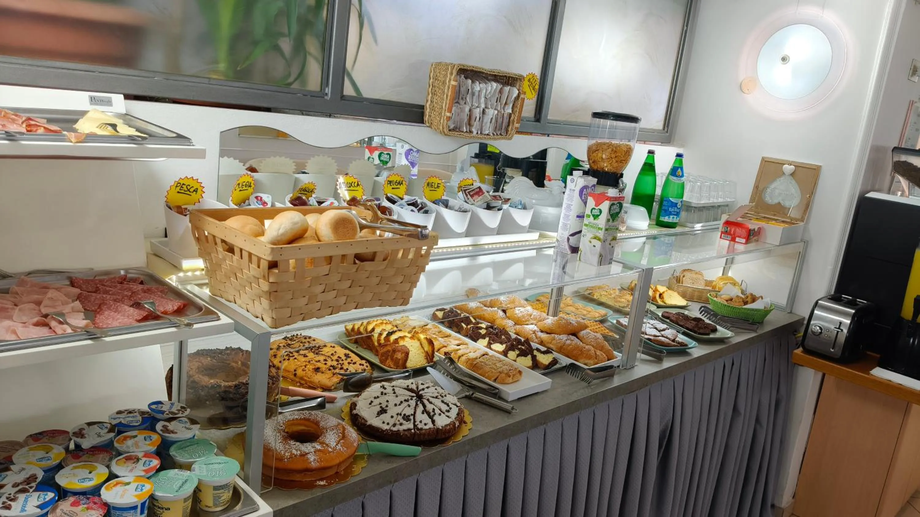 Food and drinks in Hotel Azzurro