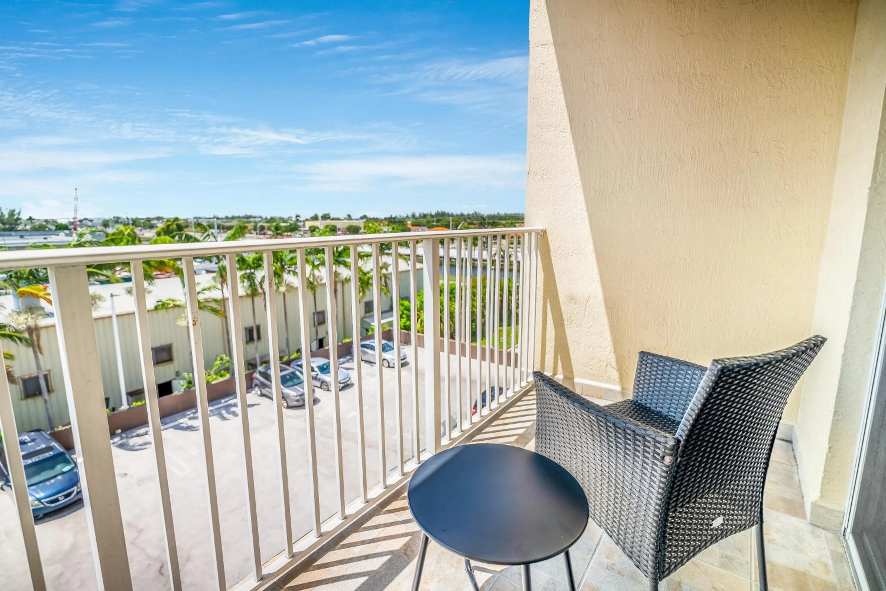 Balcony/Terrace in South River Suites