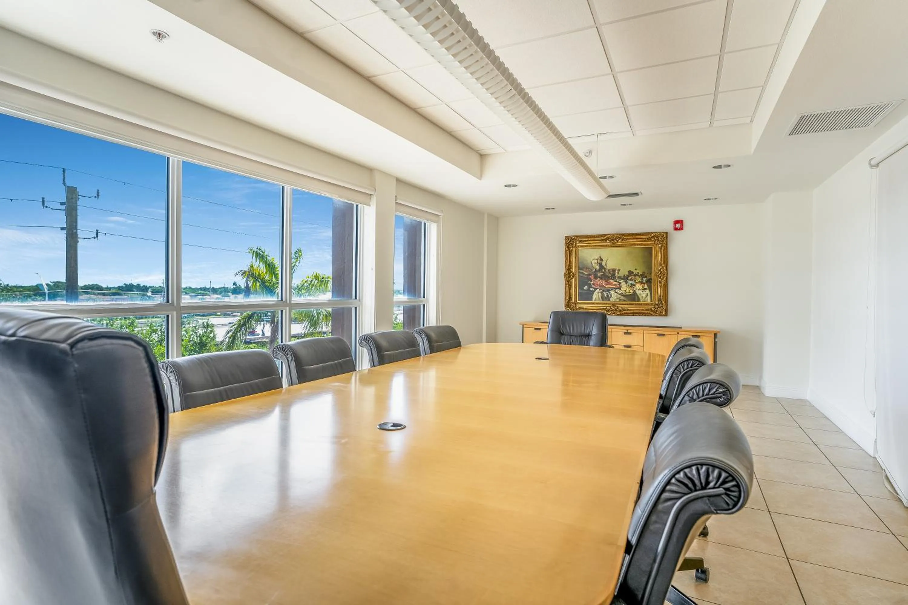 Meeting/conference room in South River Suites