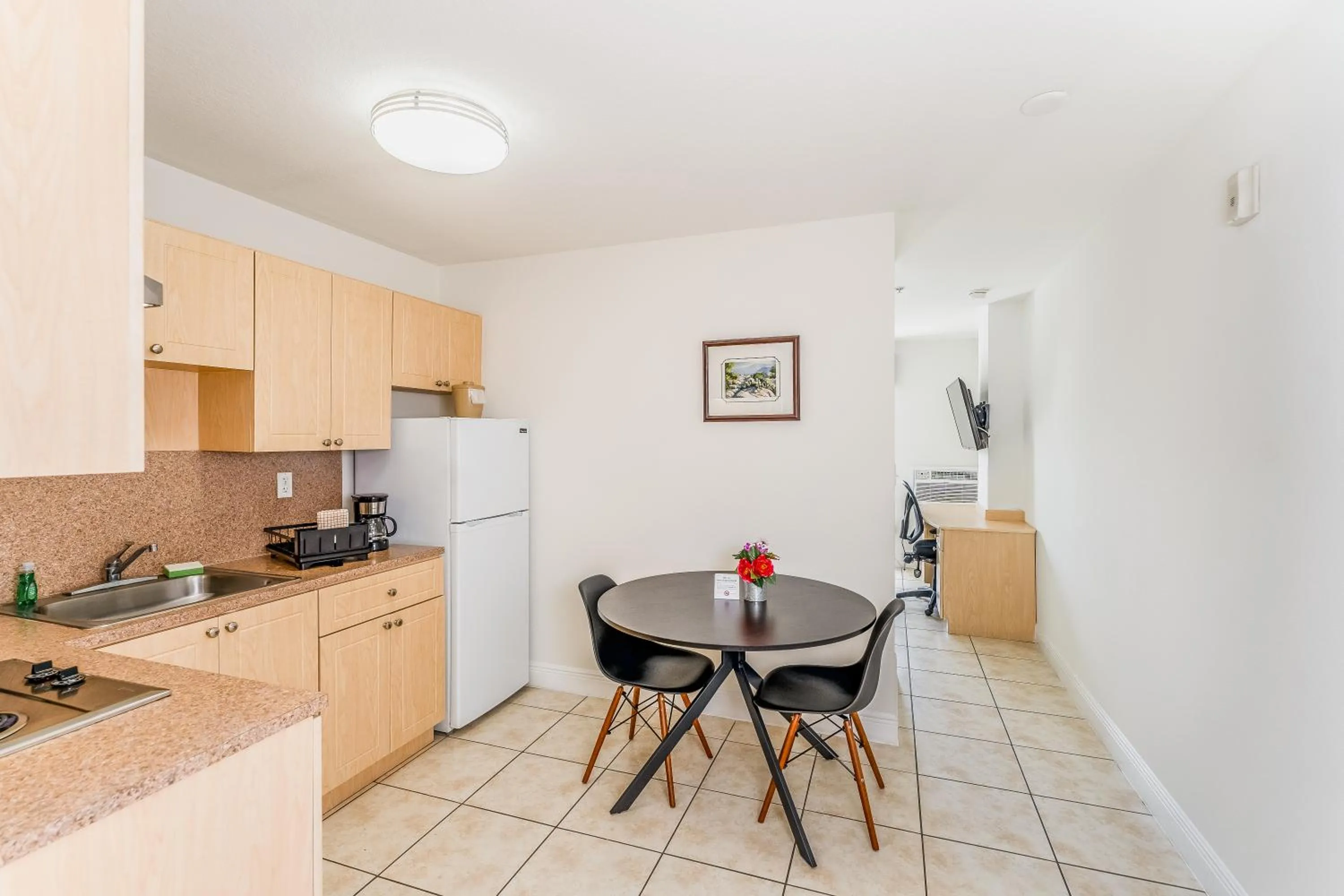 Kitchen or kitchenette in South River Suites