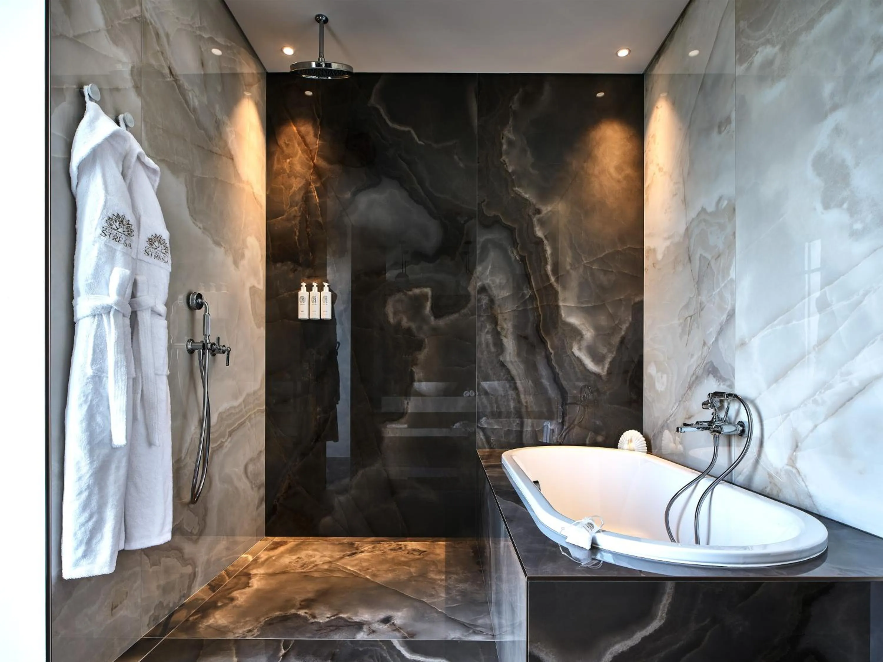 Bathroom in Boutique Hotel Stresa