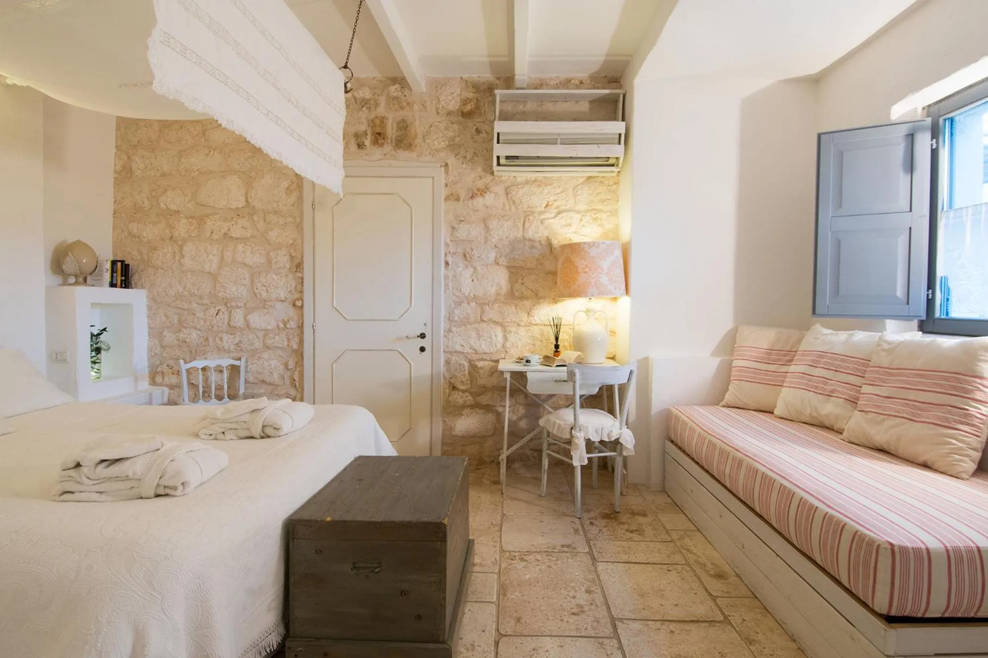 Photo of the whole room, Bed in Masseria Salinola