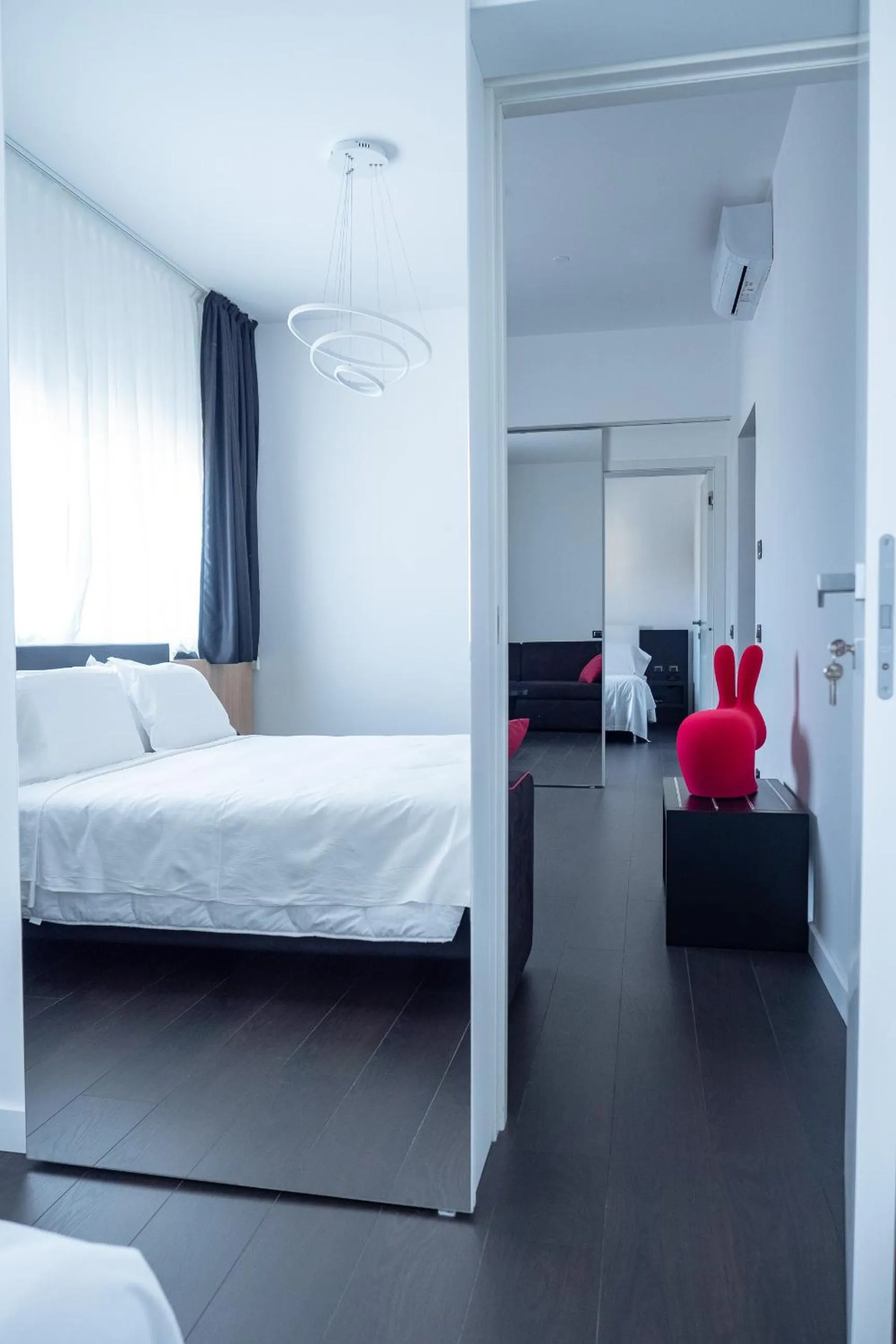 Photo of the whole room, Bed in My Suite Hotel