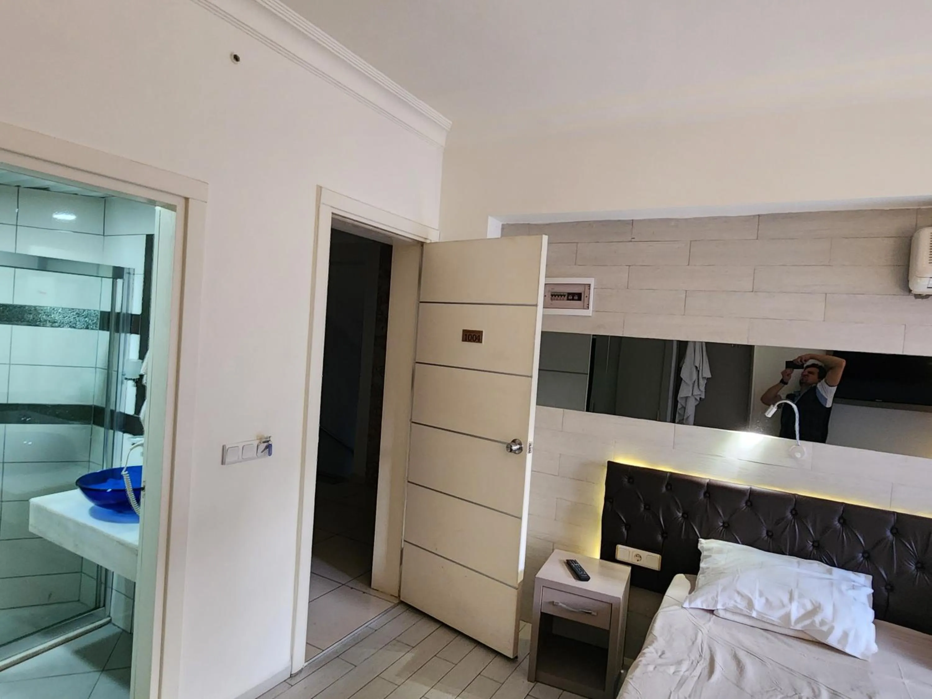 Bathroom, Bed in Cleopatra City Hotel Alanya