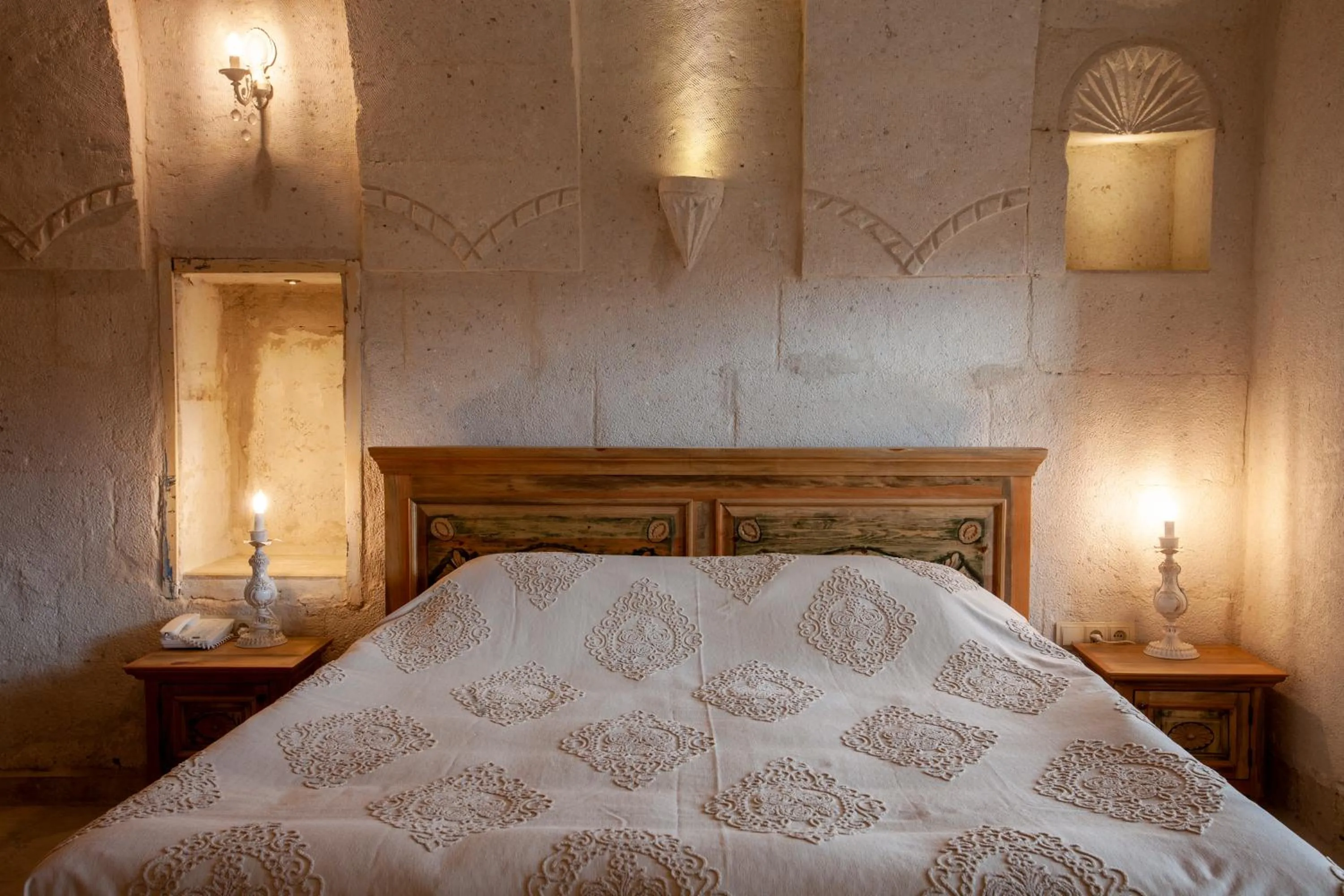 Bedroom, Bed in Narcissos Cave