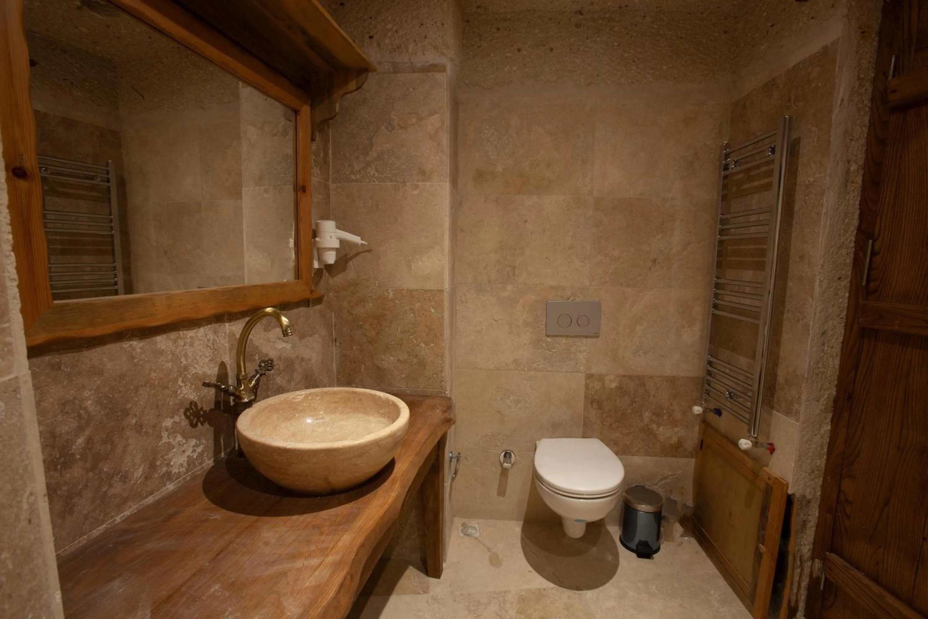 Bathroom in Narcissos Cave