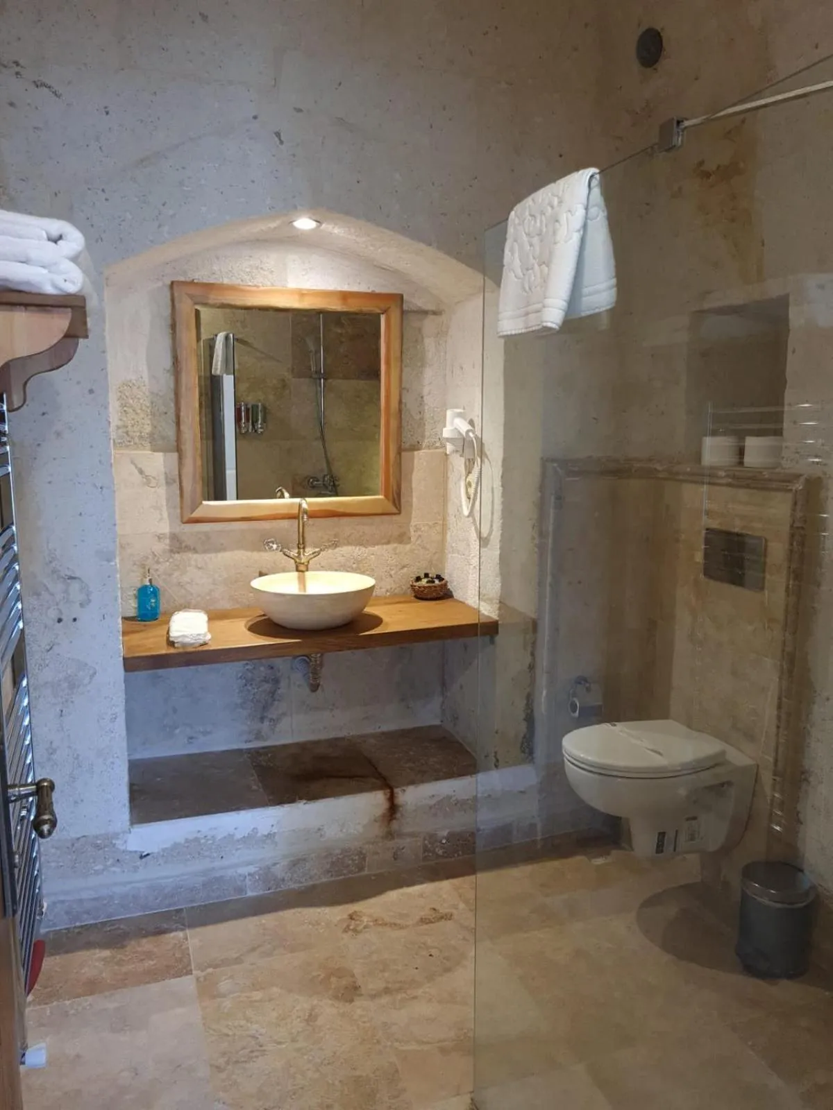 Bathroom in Narcissos Cave