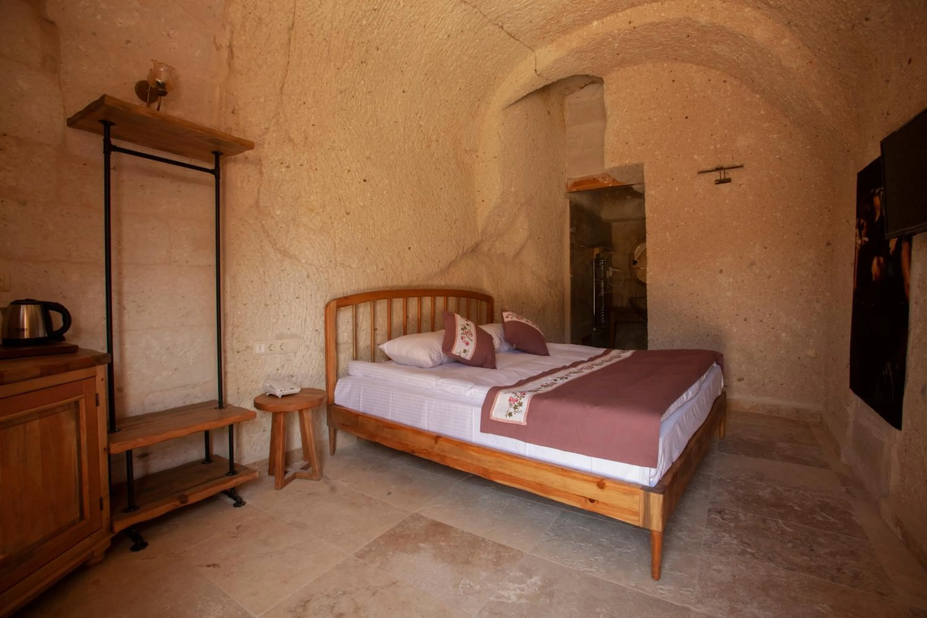 Bedroom, Bed in Narcissos Cave