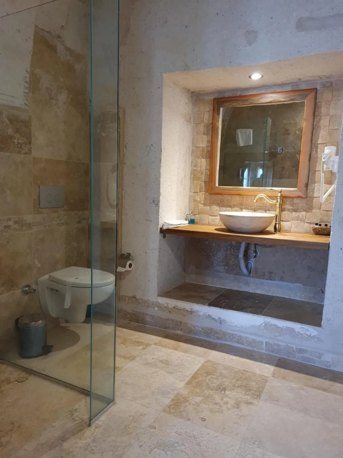 Bathroom in Narcissos Cave