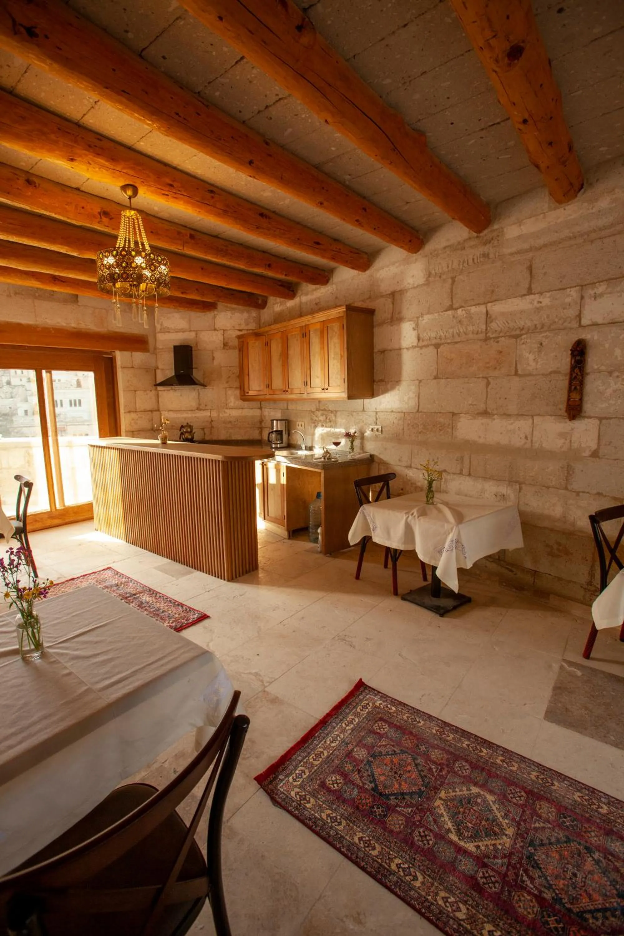 Restaurant/places to eat in Narcissos Cave