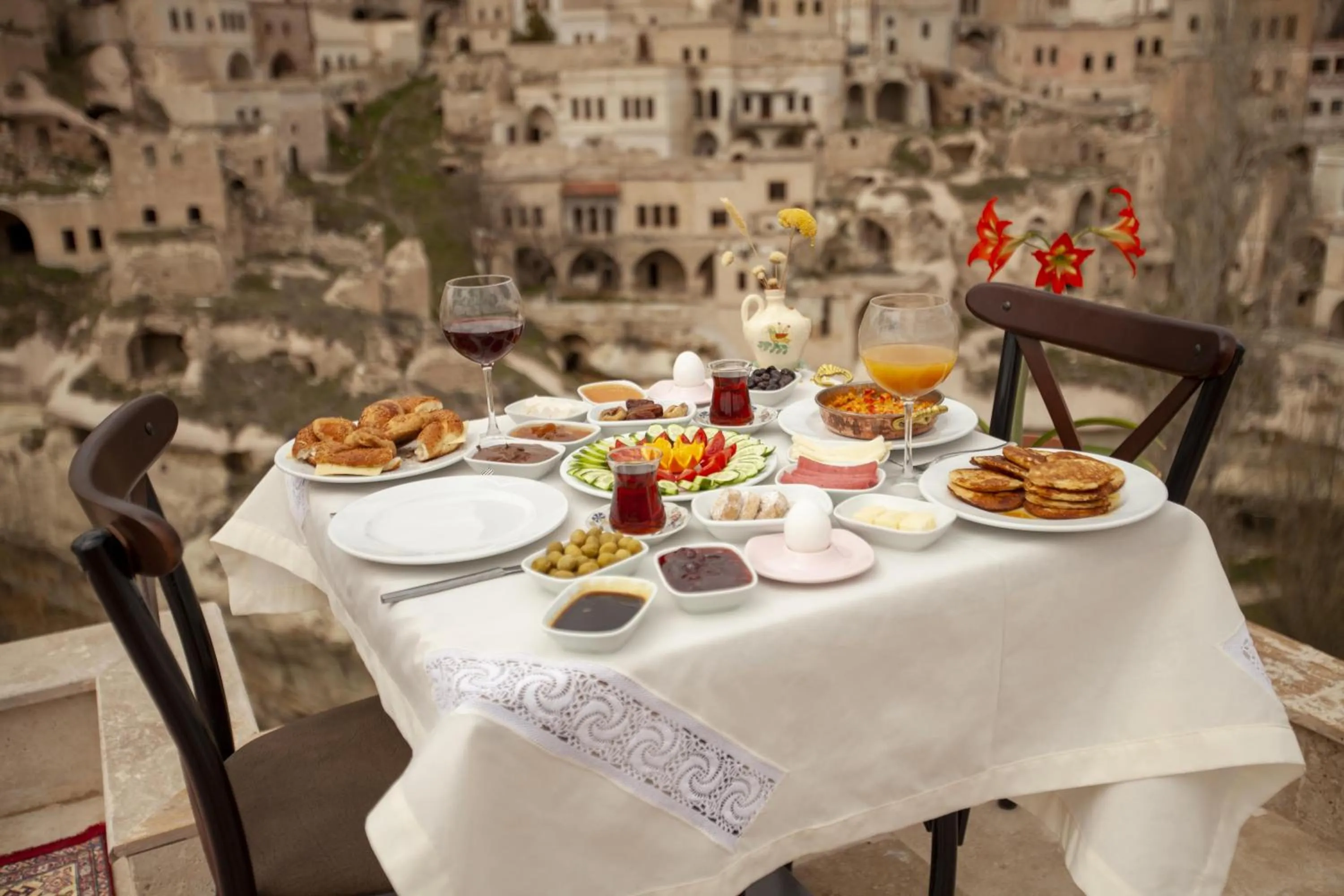 Restaurant/places to eat in Narcissos Cave