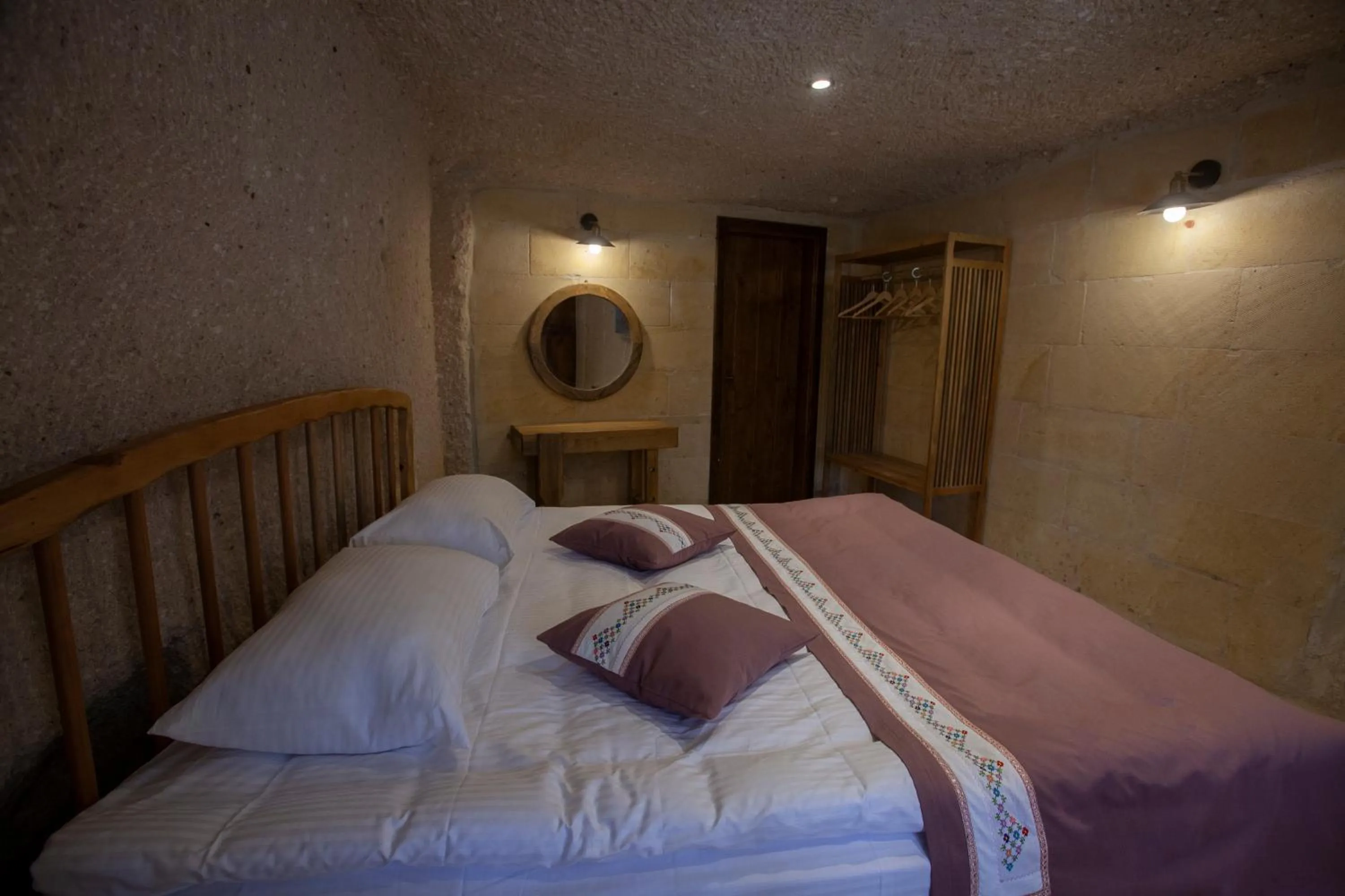 Bedroom, Bed in Narcissos Cave