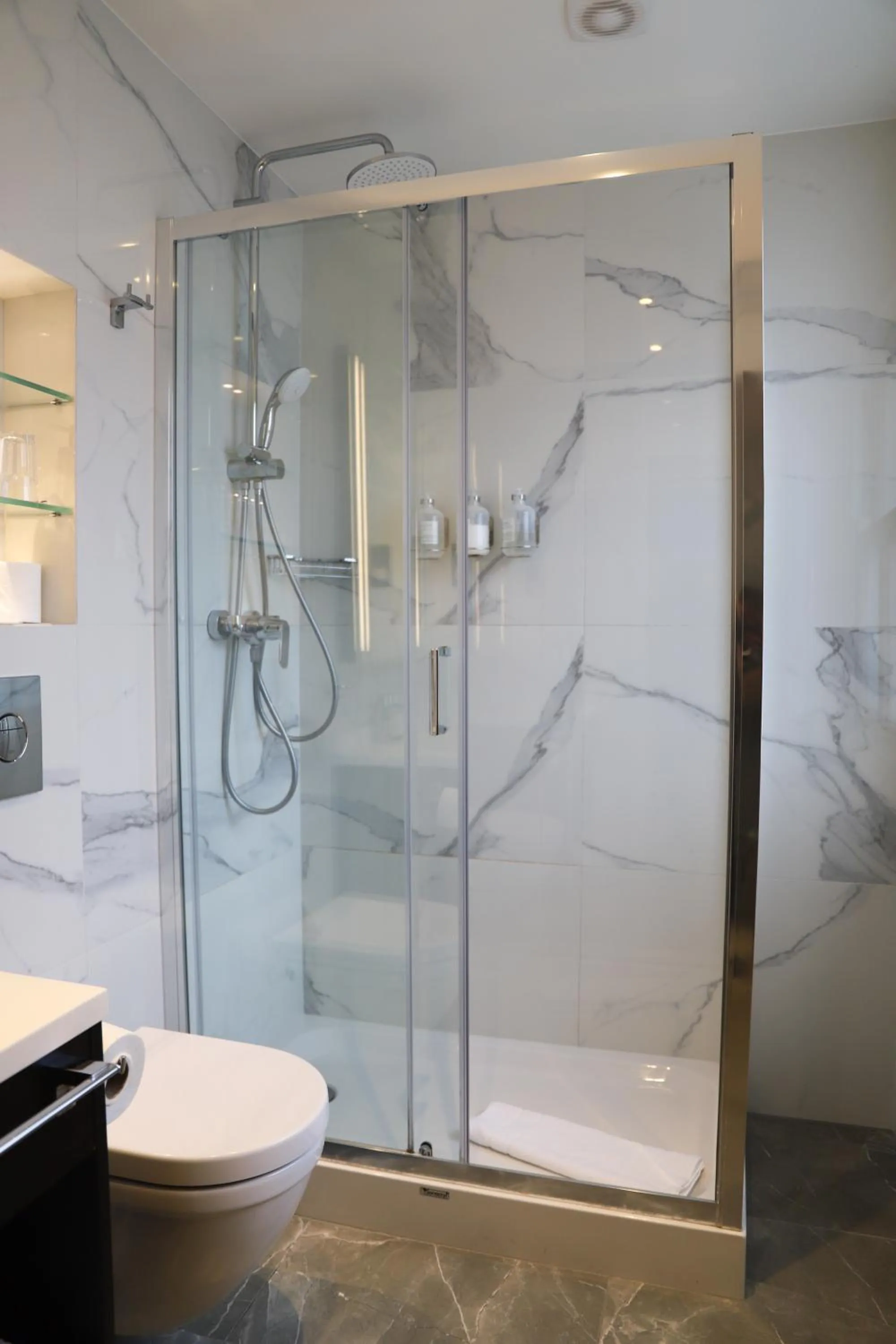 Bathroom in Rove Hotel London Paddington