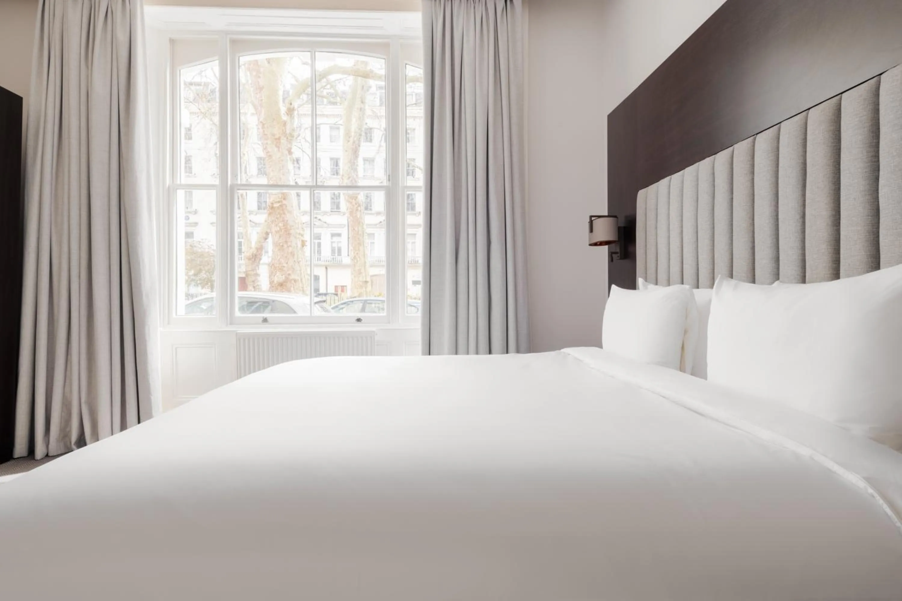 Bed in Rove Hotel London Paddington