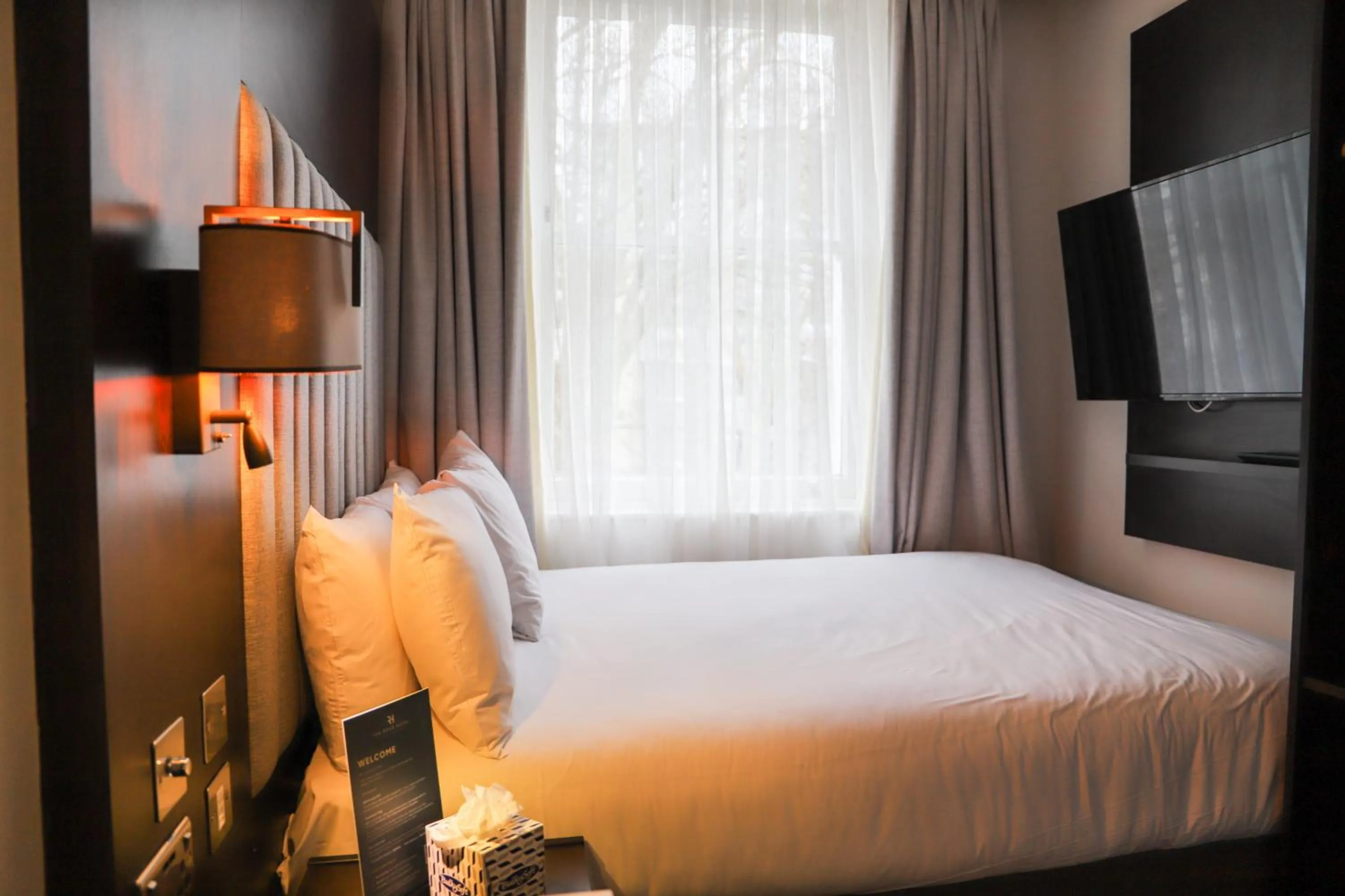 Bedroom, Bed in Rove Hotel London Paddington