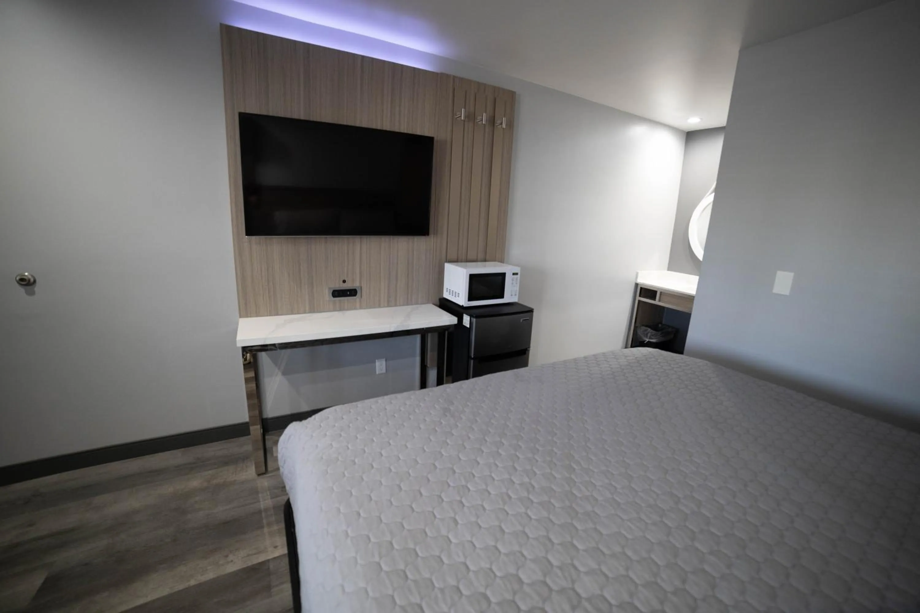 Bedroom, Bed in Palms Motel