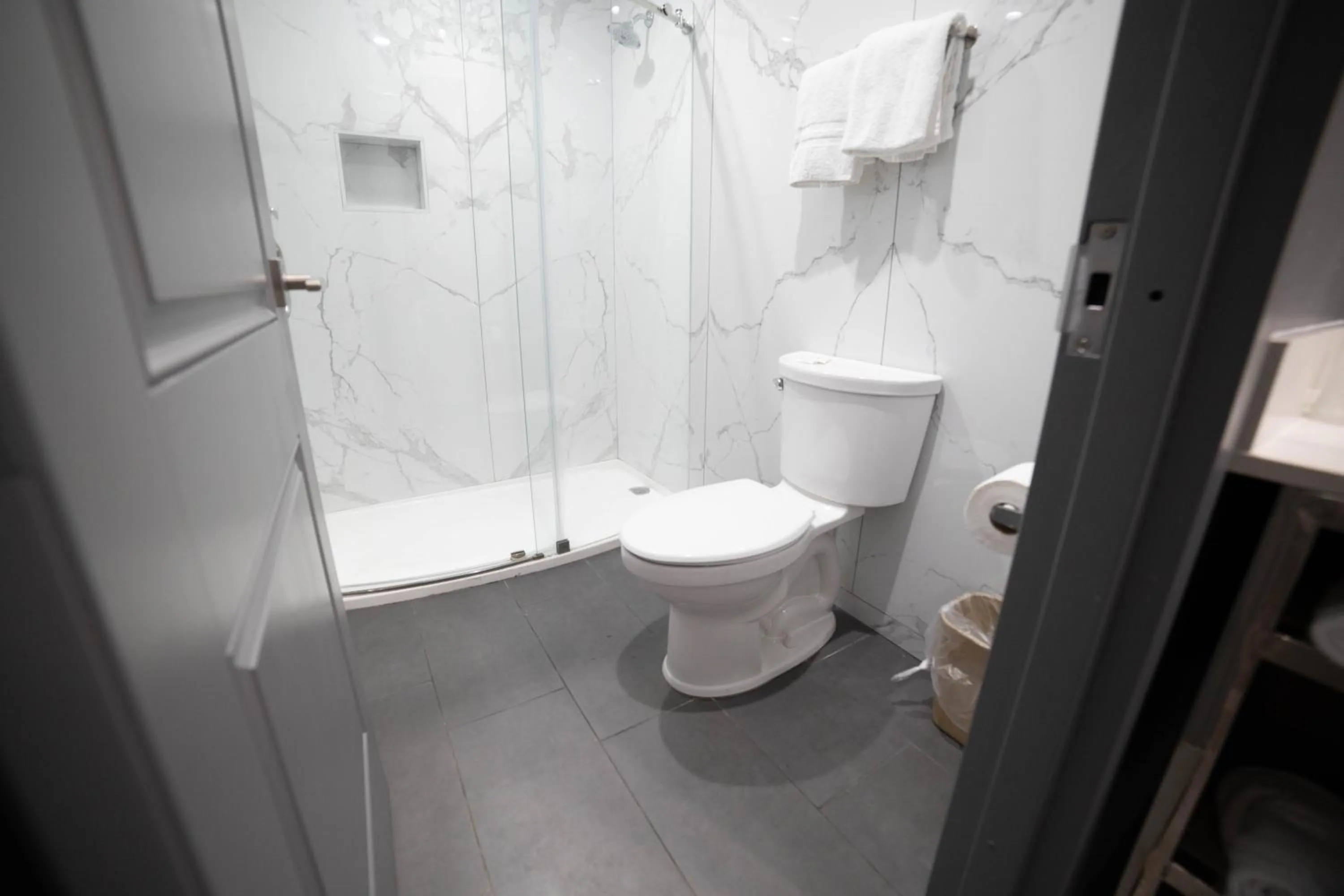 Bathroom in Palms Motel