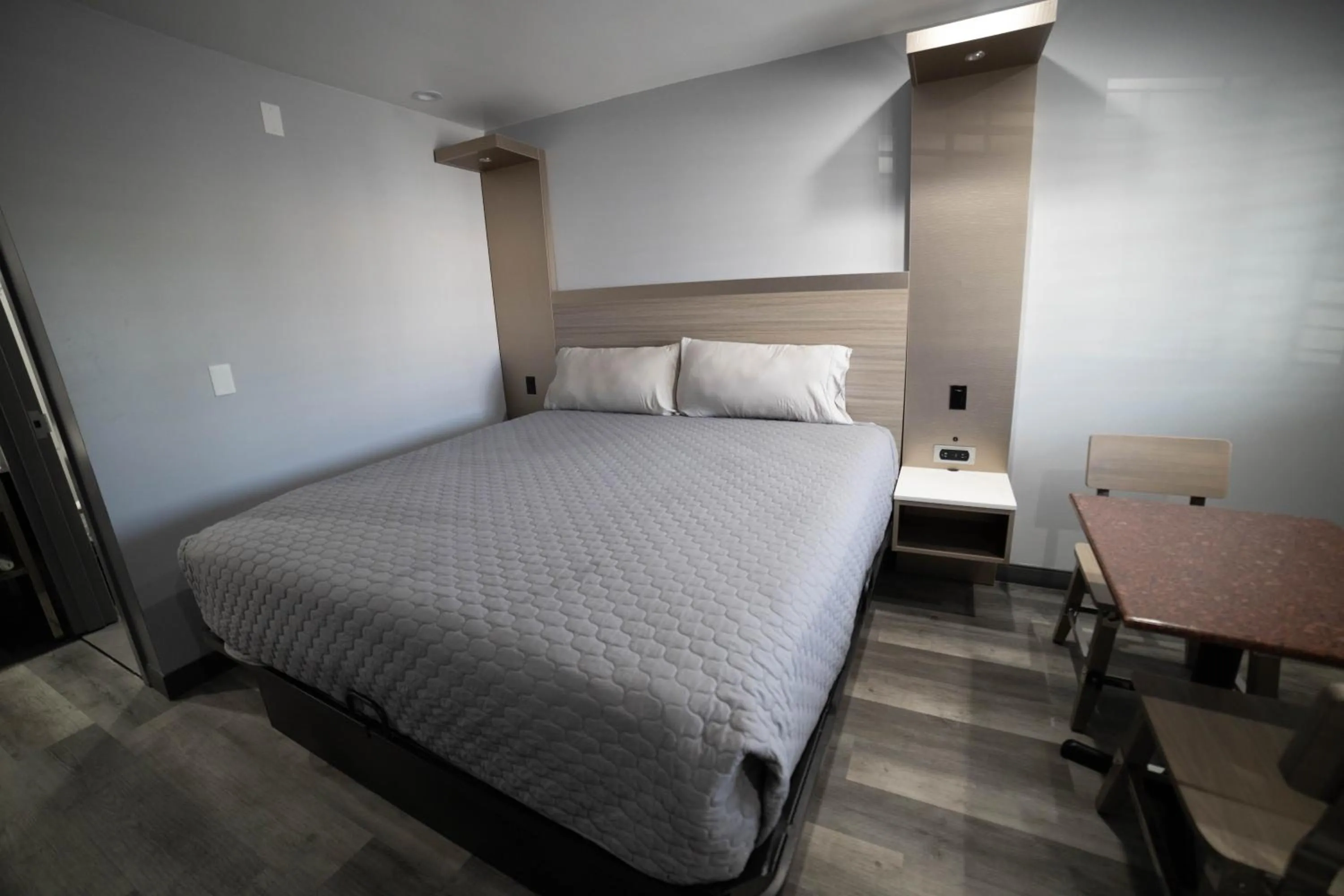 Bedroom, Bed in Palms Motel